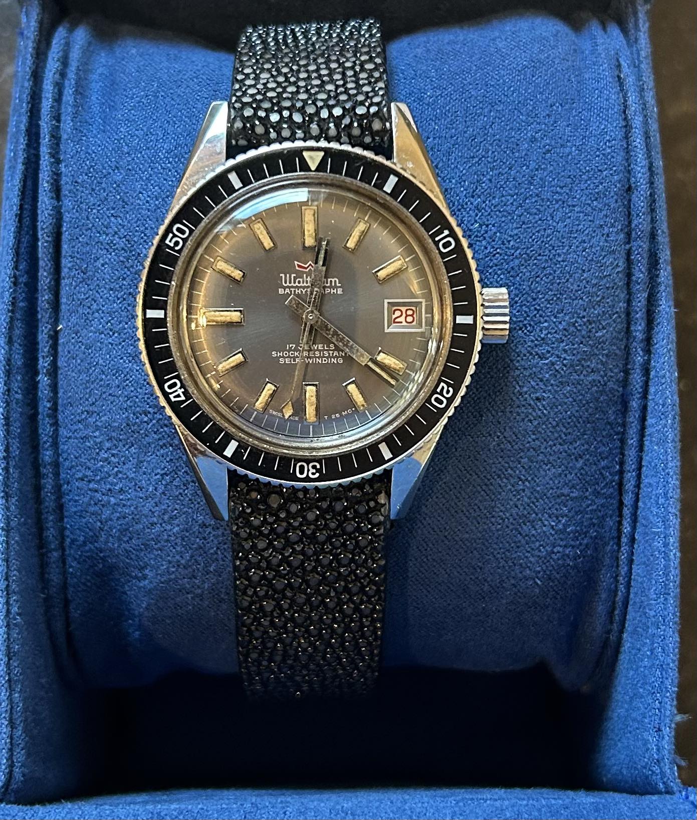 Waltham Blancpain Bathyscaphe . Love these old divers 