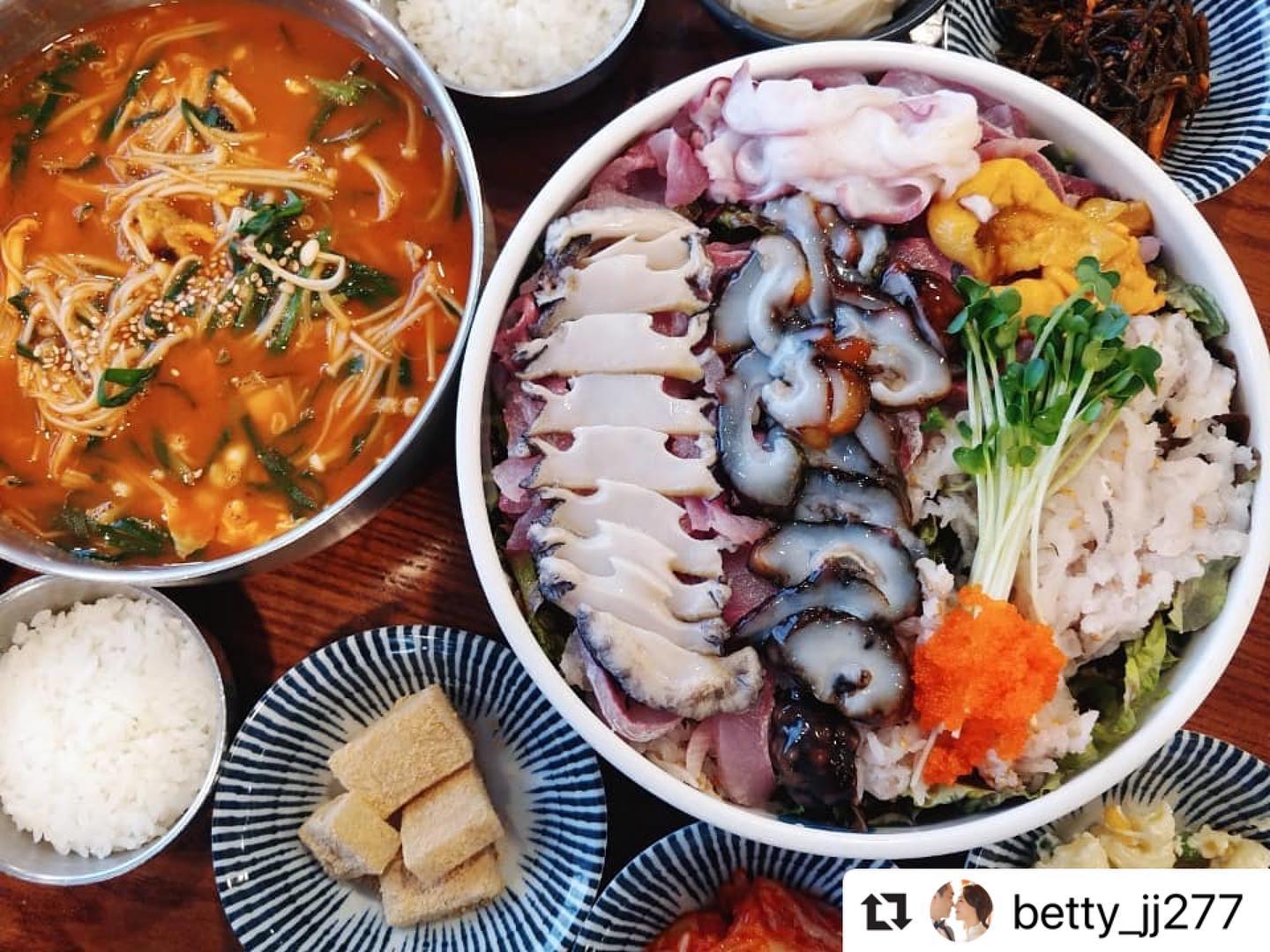 청초수물회 - 깊고 진~한 맛 😍 . 속풀이로 최고 👍👍👍 . #섭전복국 #청초수물회