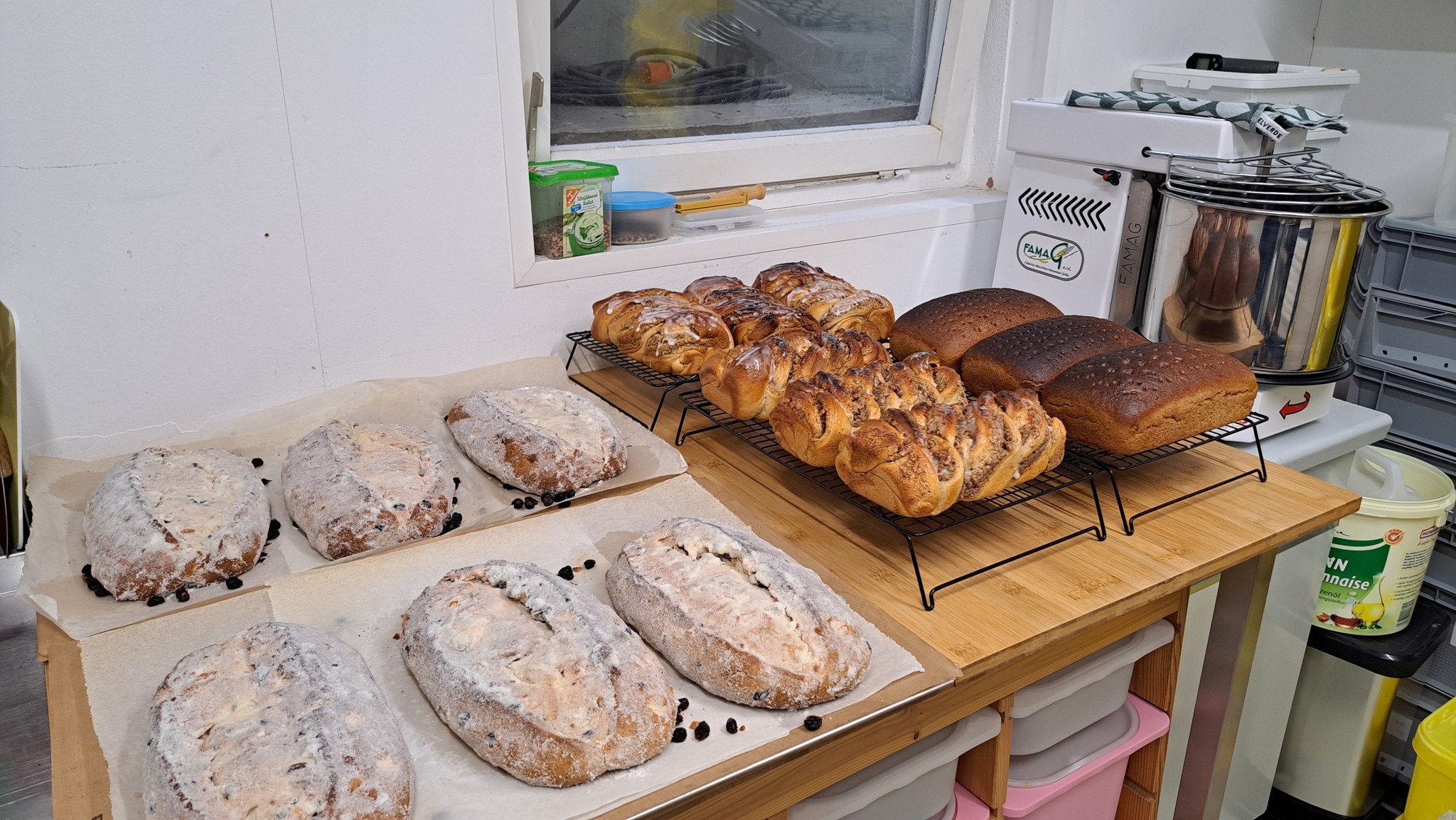 So die ersten Stollen sind gebacken. | Facebook