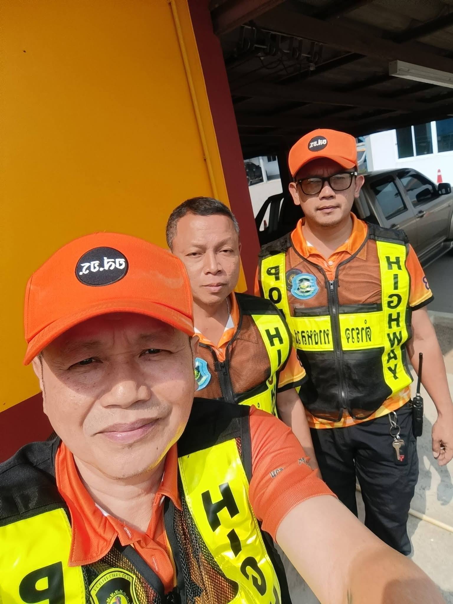 สาทิตย์ - อาสาตำรวจทางหลวง 3นายว.4,ว.35 ในพื้นที่จังหวัดสมุทรสาคร ...