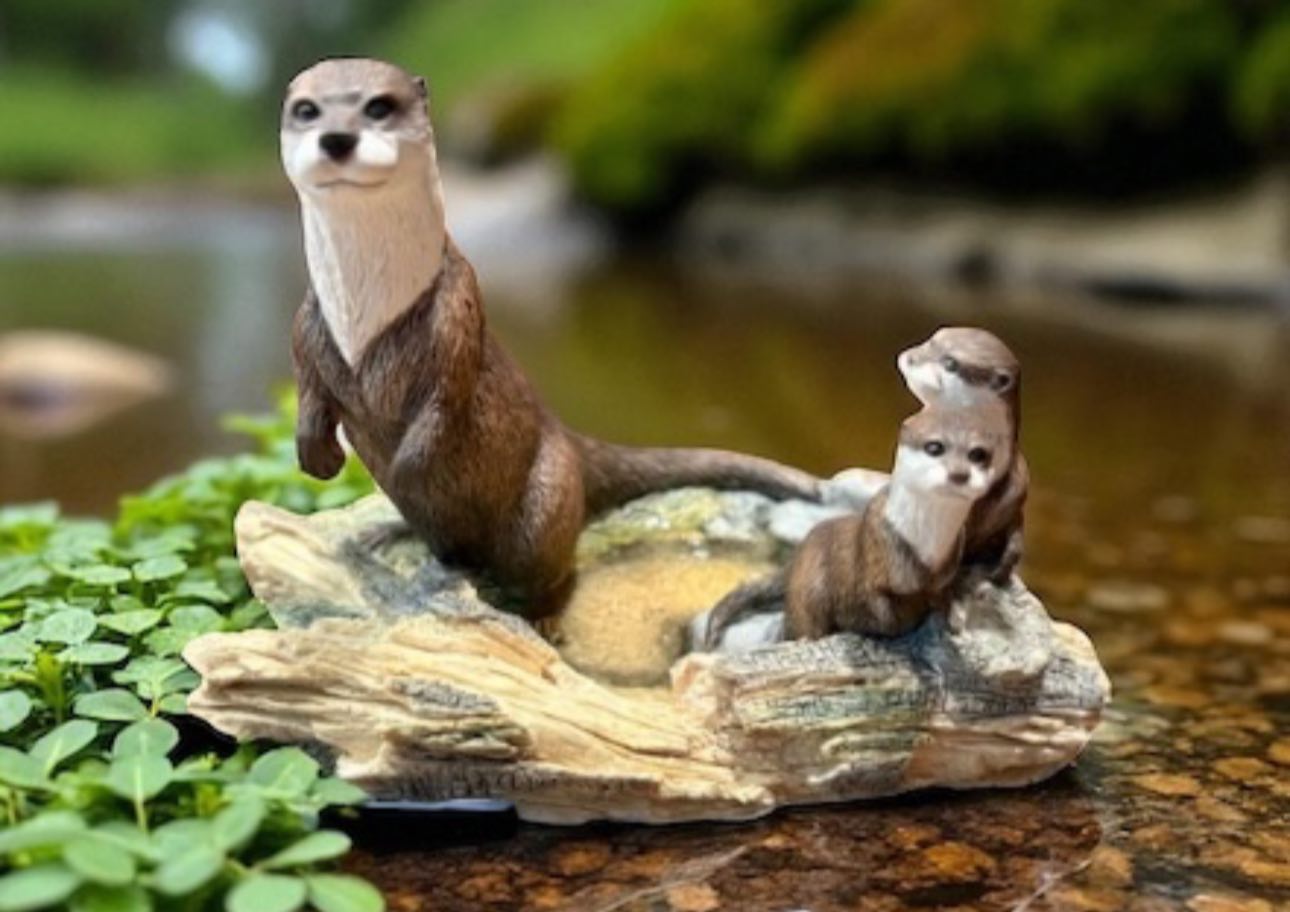 Small Bashful Otter 198$ (per piece)