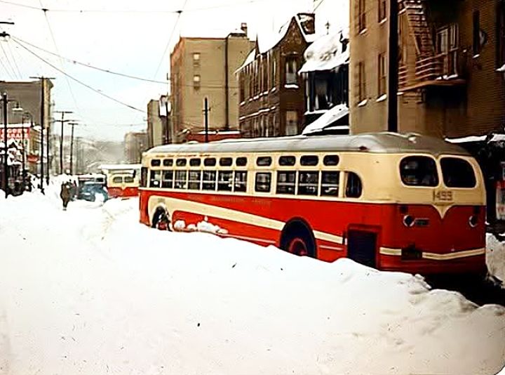 1974 photo of Flexible bus 4707 in the Bronx