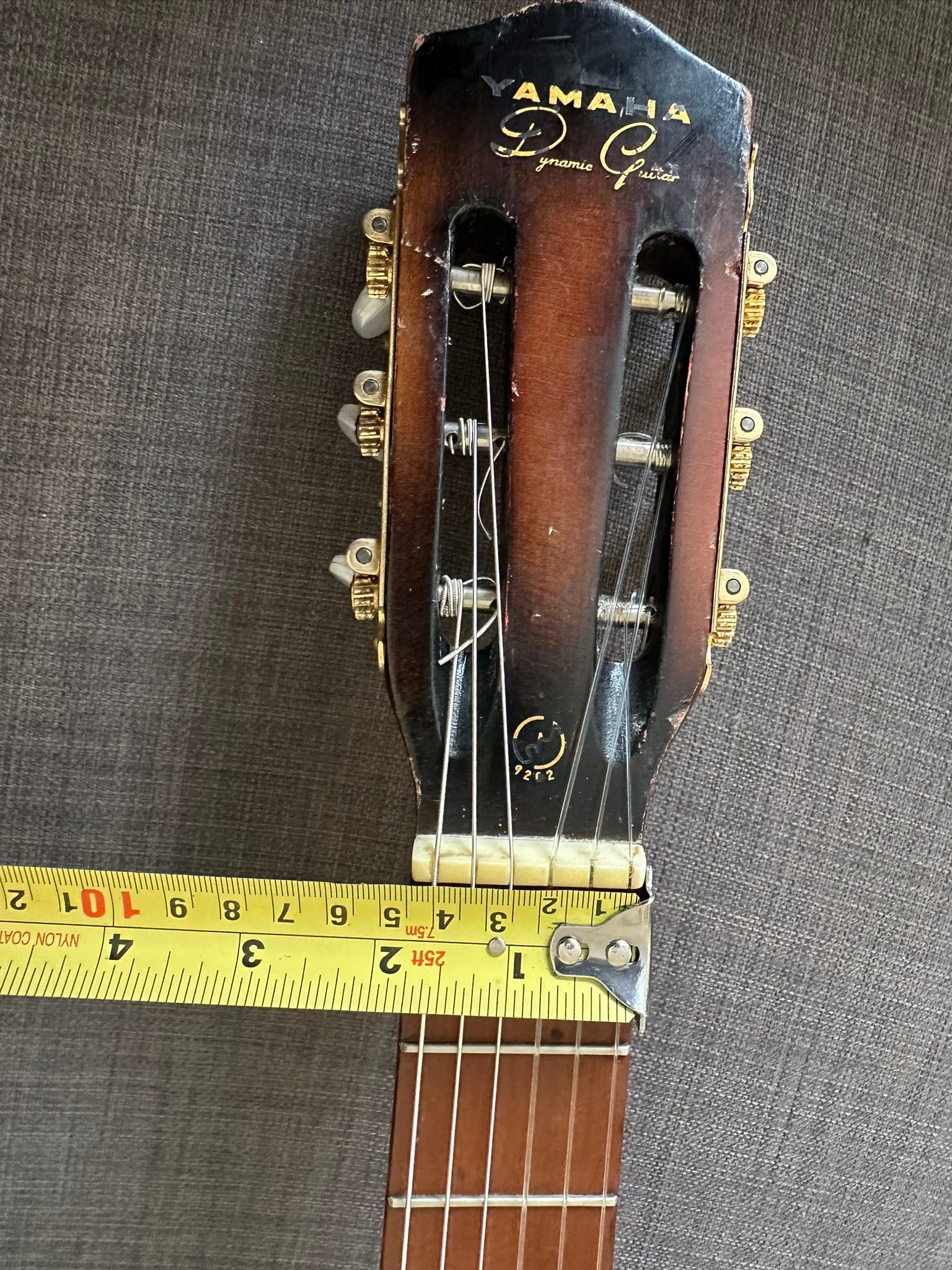What is this vintage Yamaha Dynamic guitar model?