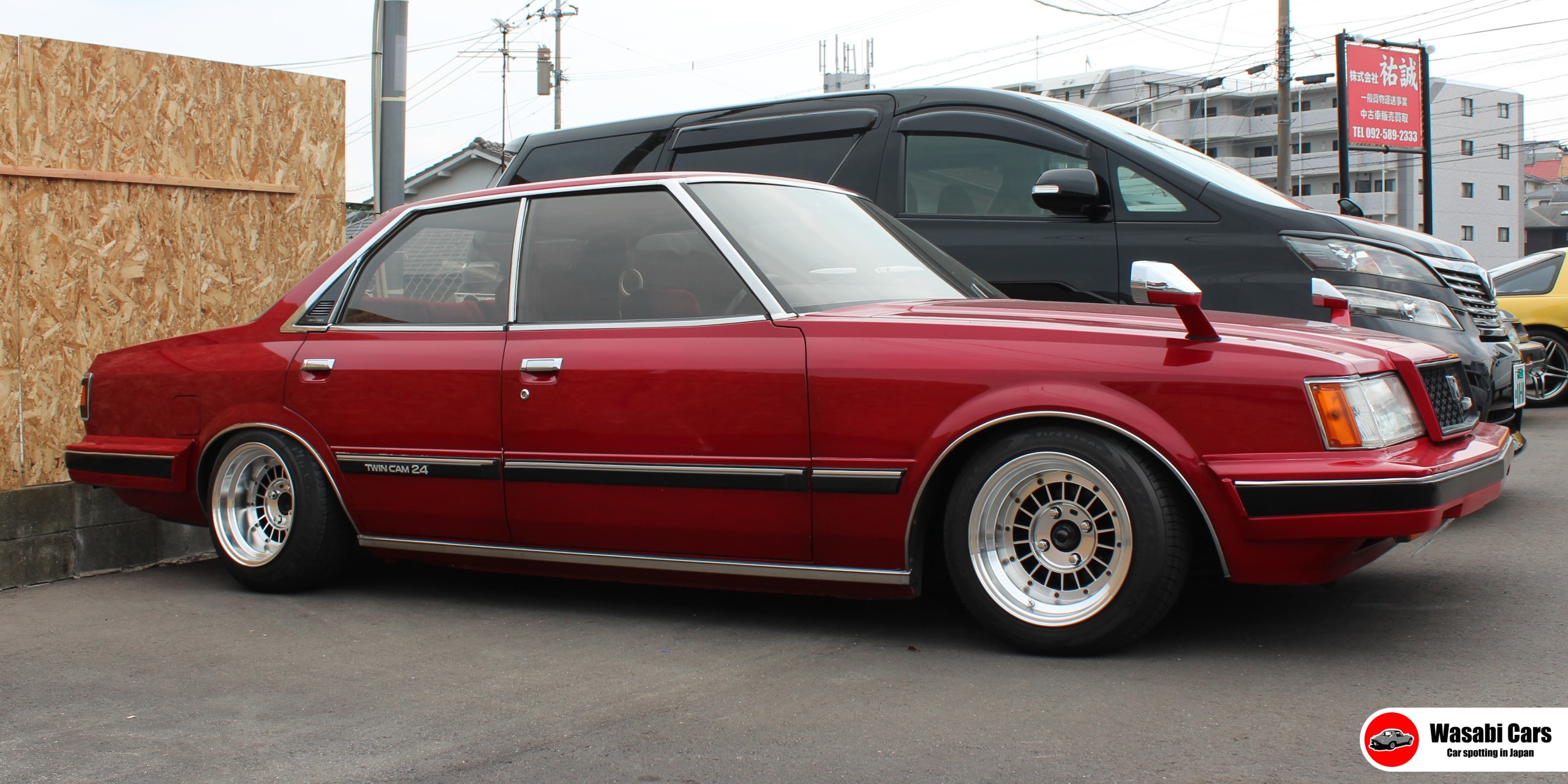 I think what we got here is a GX61 Toyota Mark II Grande. Though 