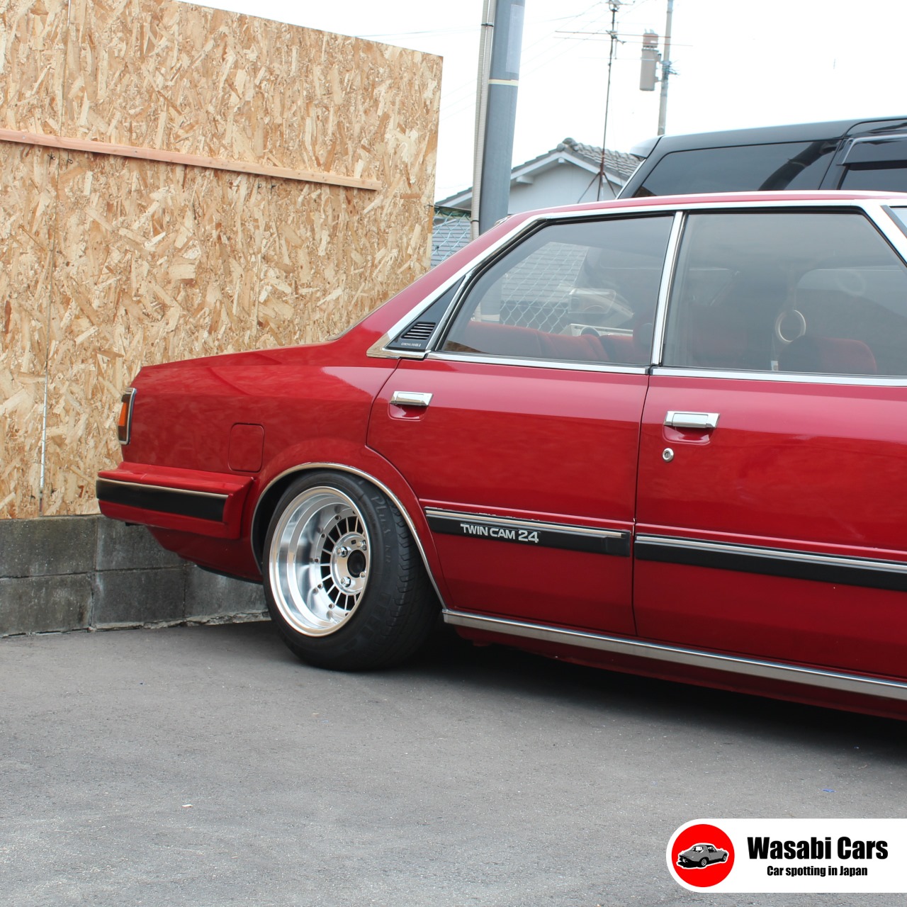 I think what we got here is a GX61 Toyota Mark II Grande. Though 