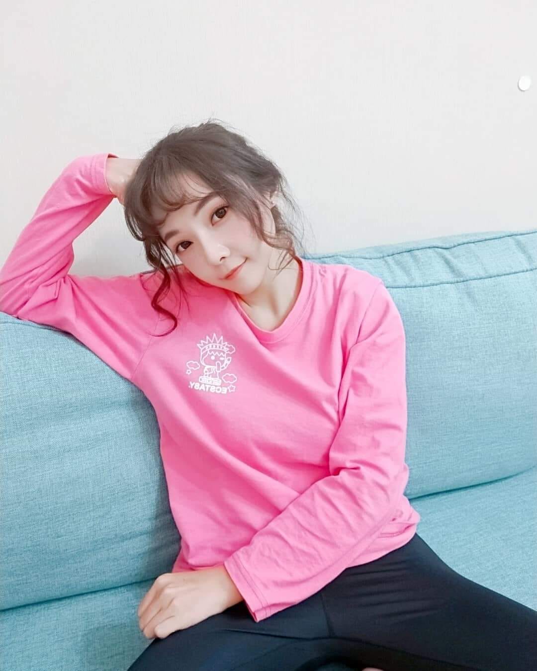 娛樂紅歡密 - 你們睡覺前記得盯著這張黎兒的眼睛5秒💕。 黎兒說：會有好事發生，尤其在夢中會意想不到感覺🤣 #正妹... | Facebook
