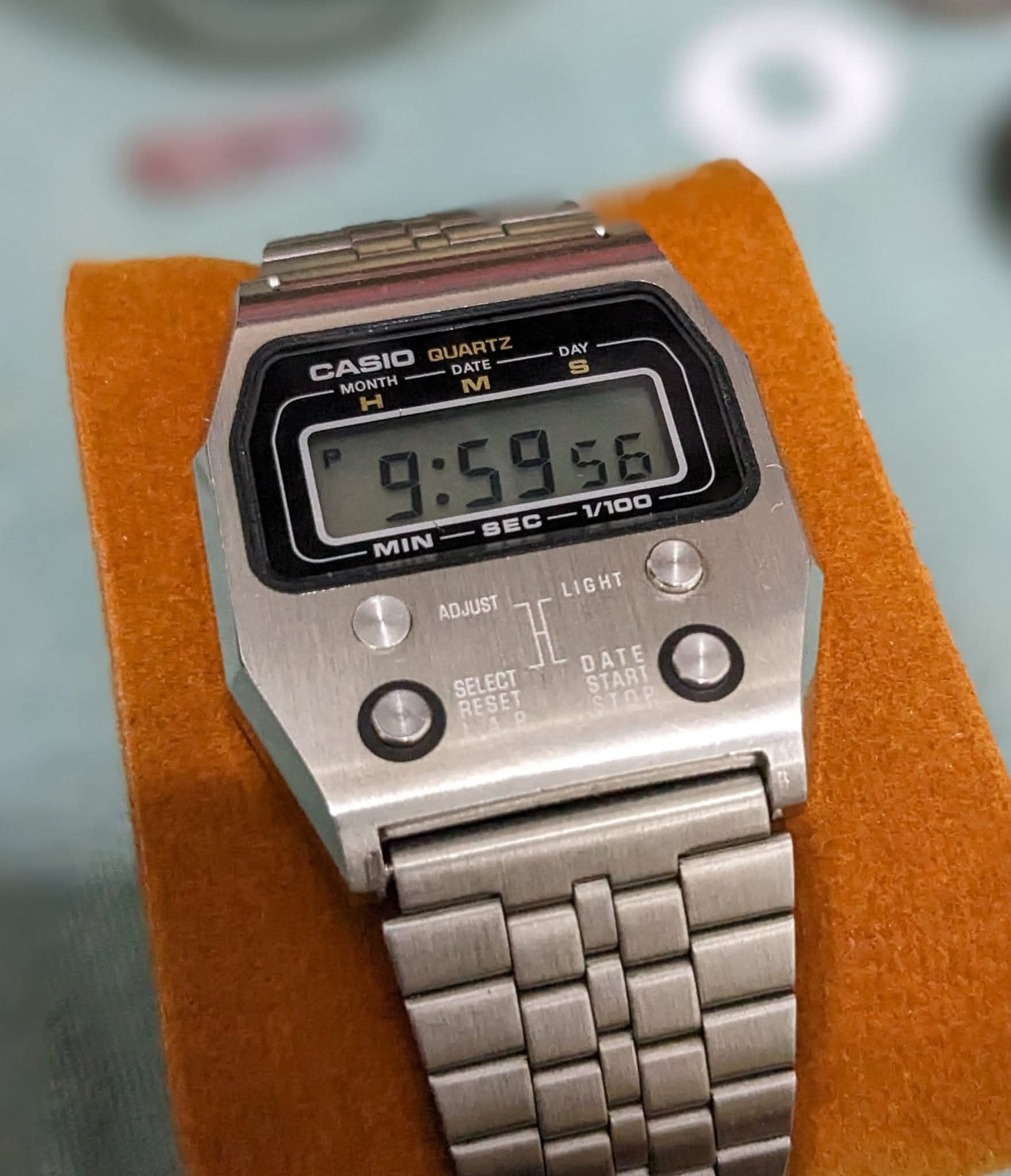 Random shot, just admire this beauty. Ref. Casio 52QS-14