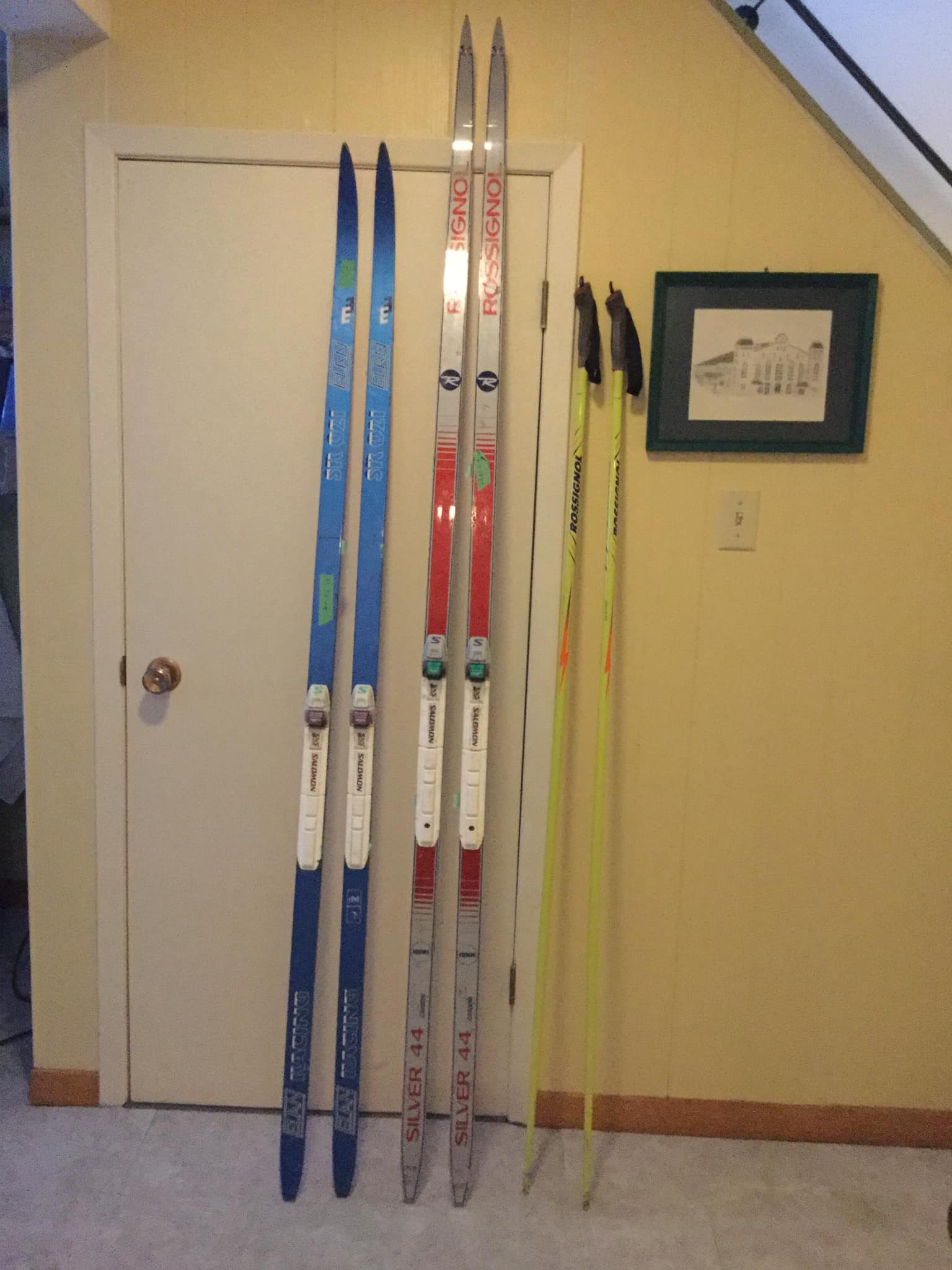 salomon elite 6 siam classic grip waxable skis Escape 5 XC w/ Prolink Access Bindings the skis are super light for a classic ski S/LAB CLASSIC RED Soft (and