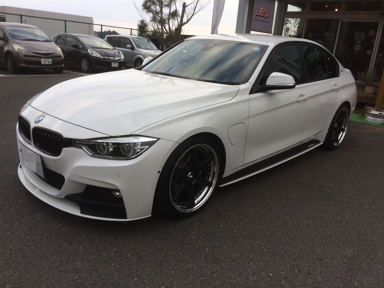 BMW 330eにWORK ジーストST1 19インチを装着しました。 カラーはマット 