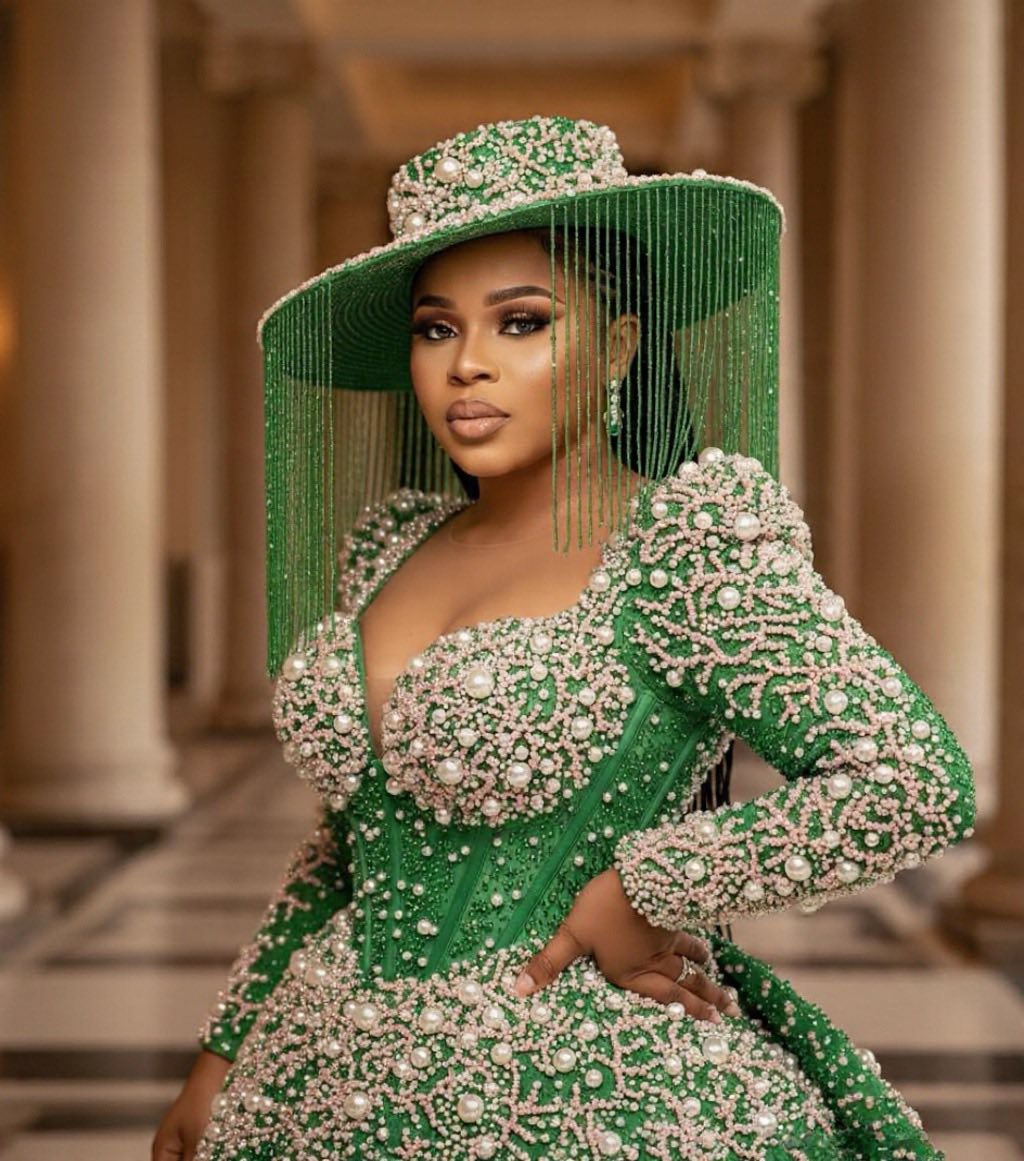 what does a green dress symbolize is the meaning of the lady in the dress? occasion_Prom