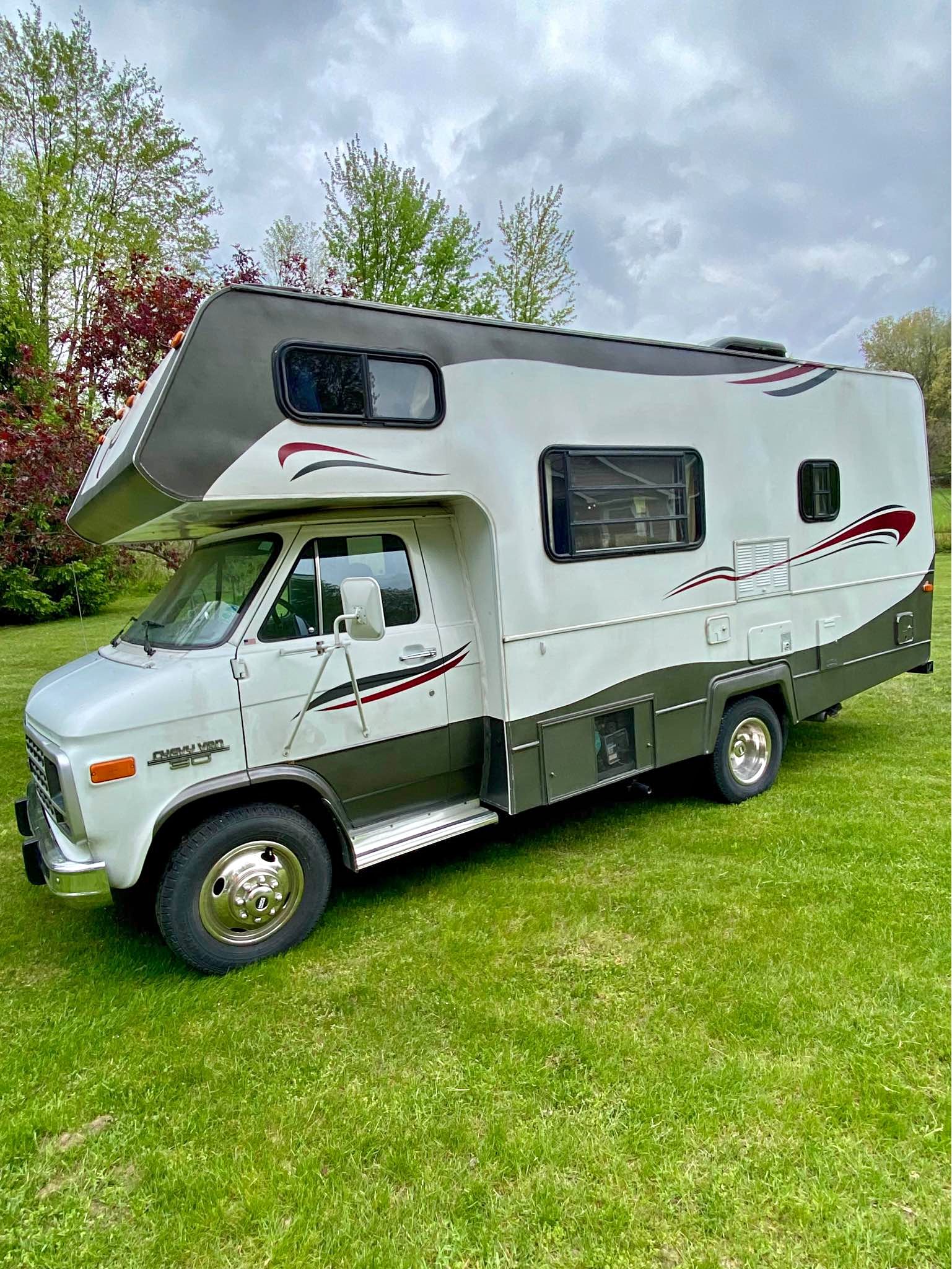 1992 Jayco 23.5 foot g30 chevy chassis