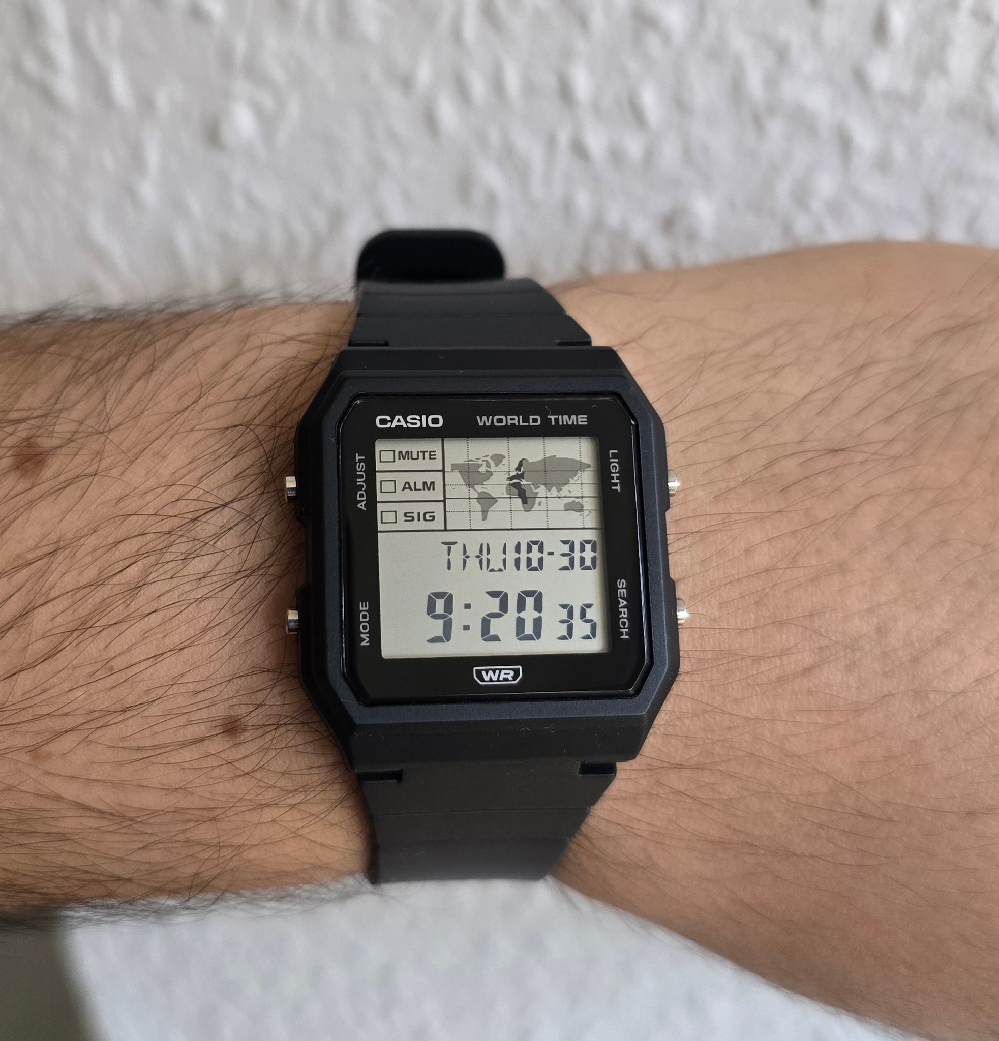 Why spend several hundred euros for a Casio W50u when you can get 