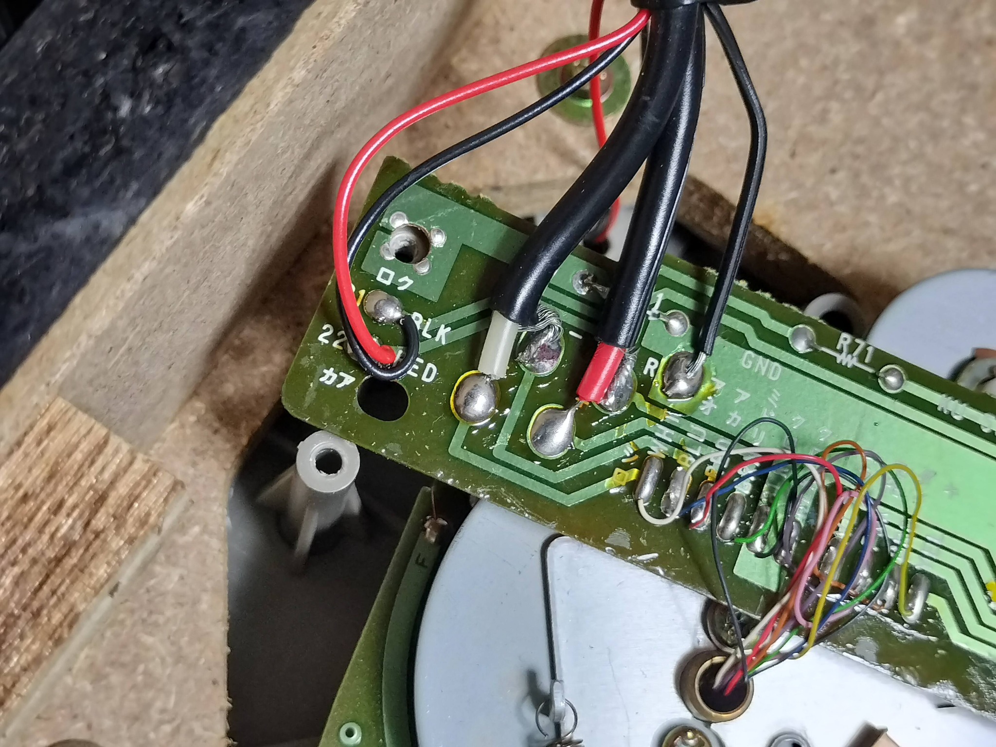 私のDP-47Fに5ピンのフォノ端子なんて高級機種パーツは付いてません