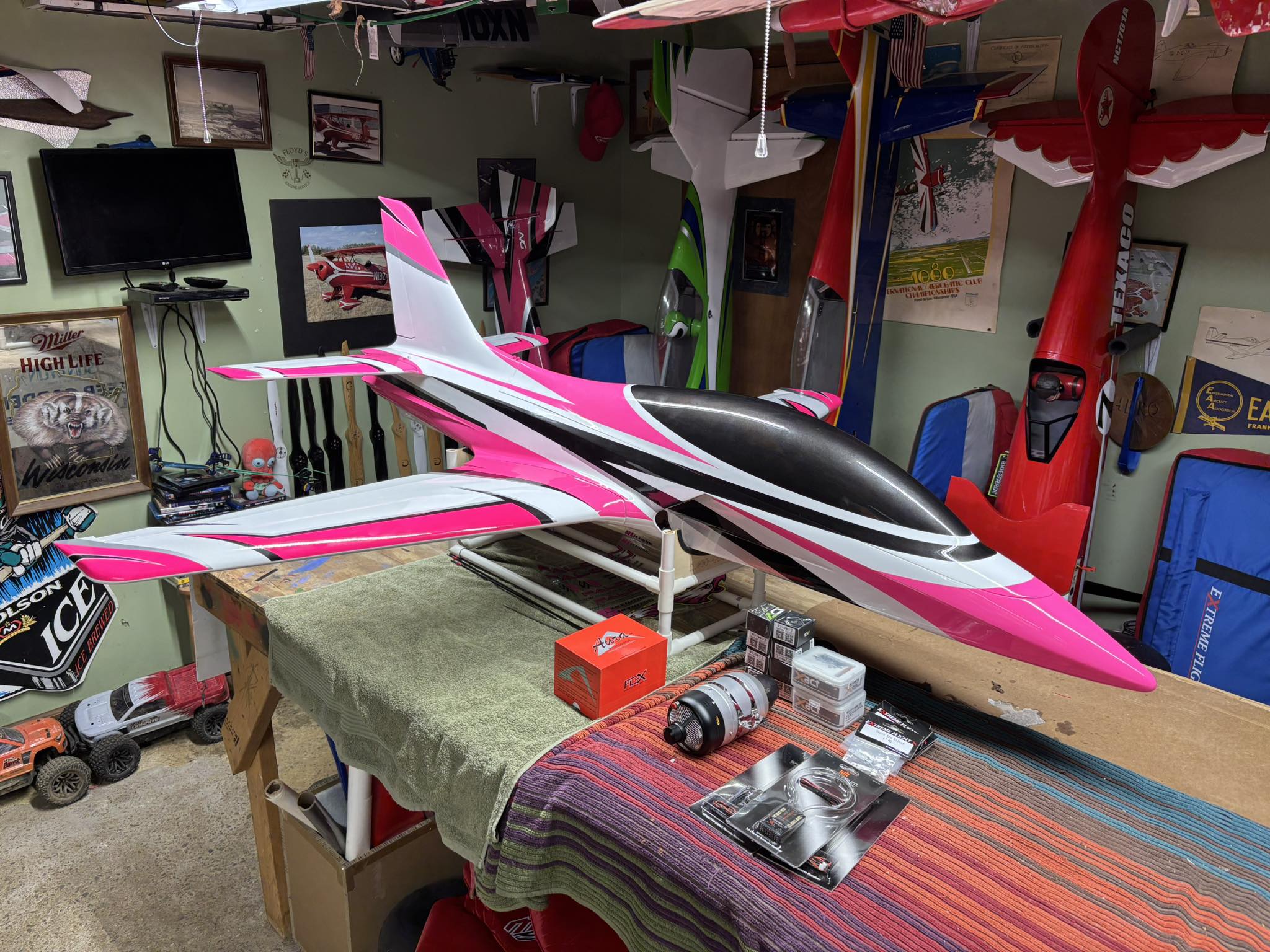 Skywing extra ng 104 flys like a dream gp 123 falcon 28x9 ,Theta