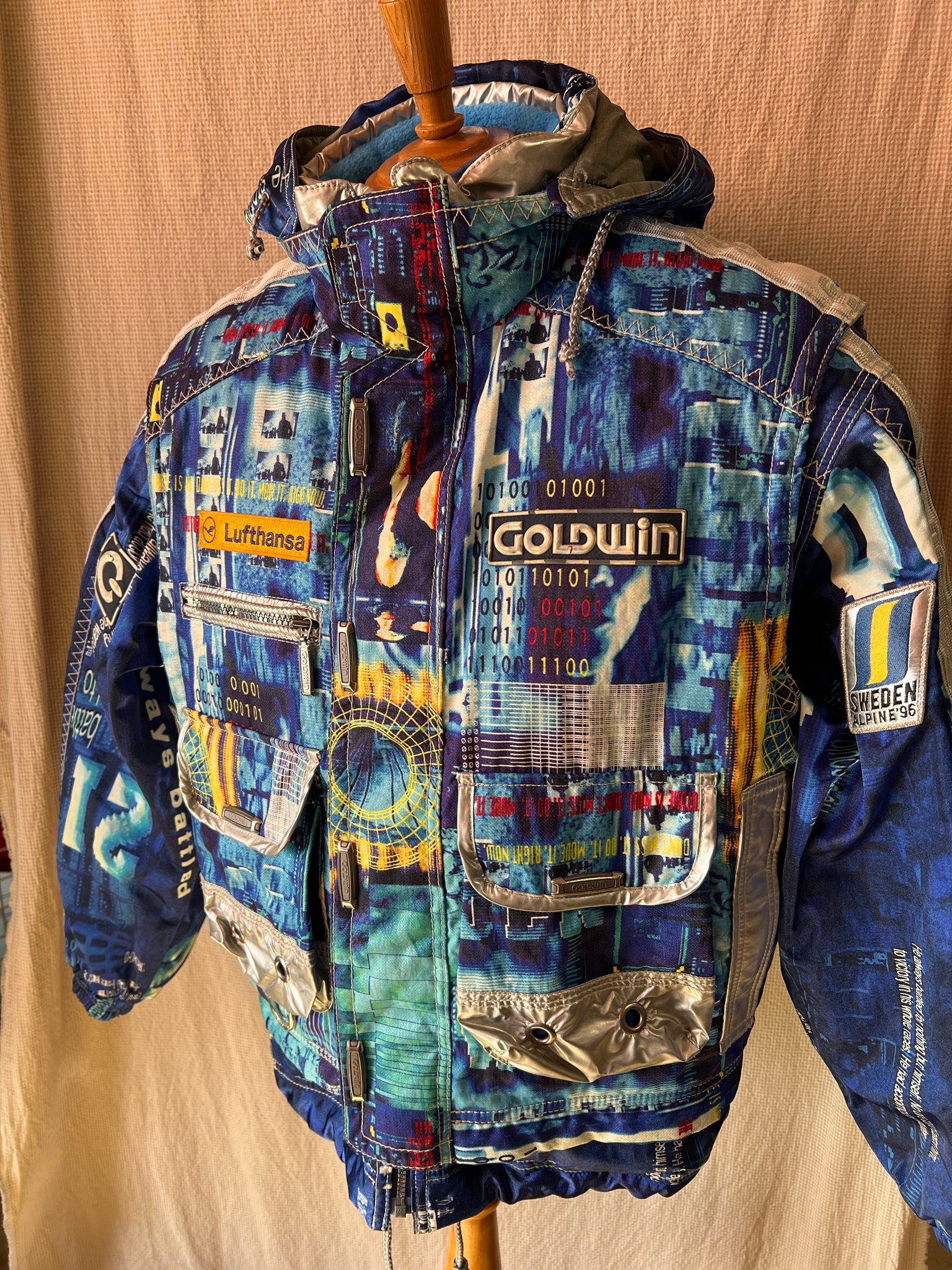 Why is 1990s Japanese skiwear still popular?