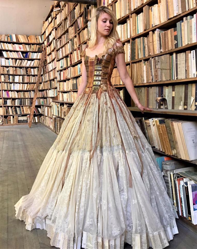 how to dress vintage book Vintage: Re-Create the Most Iconic Looks of the 20th Century: Jones, Gabi: 9798890032102 Books Author Edith Young How to Dress Vintage: Re-Create