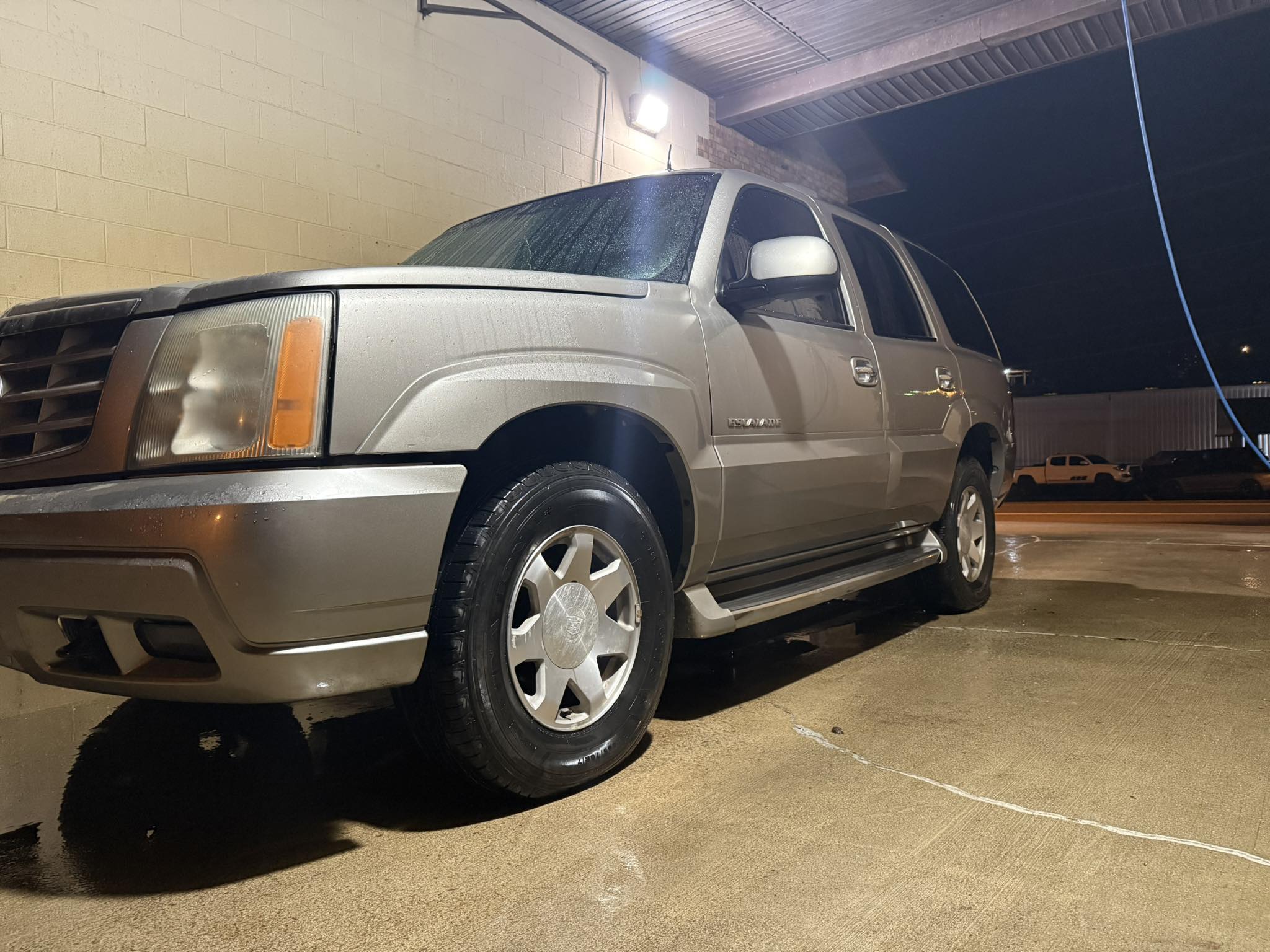 Visualizing the Anatomy of a 2004 Cadillac Escalade: A Comprehensive