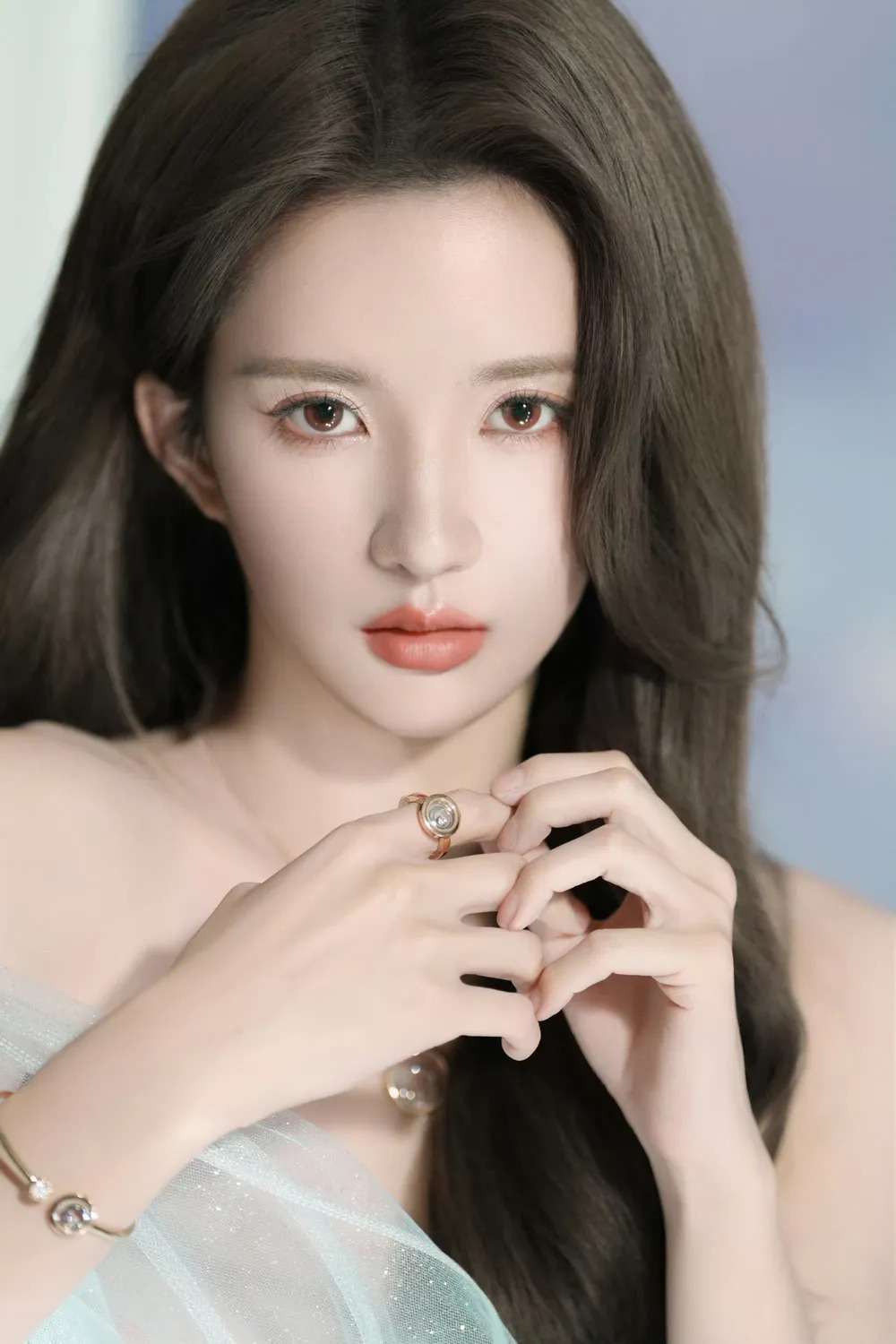 Liu Xiening (Chinese: 刘些宁, born on October 23, 1996 inShenzhen