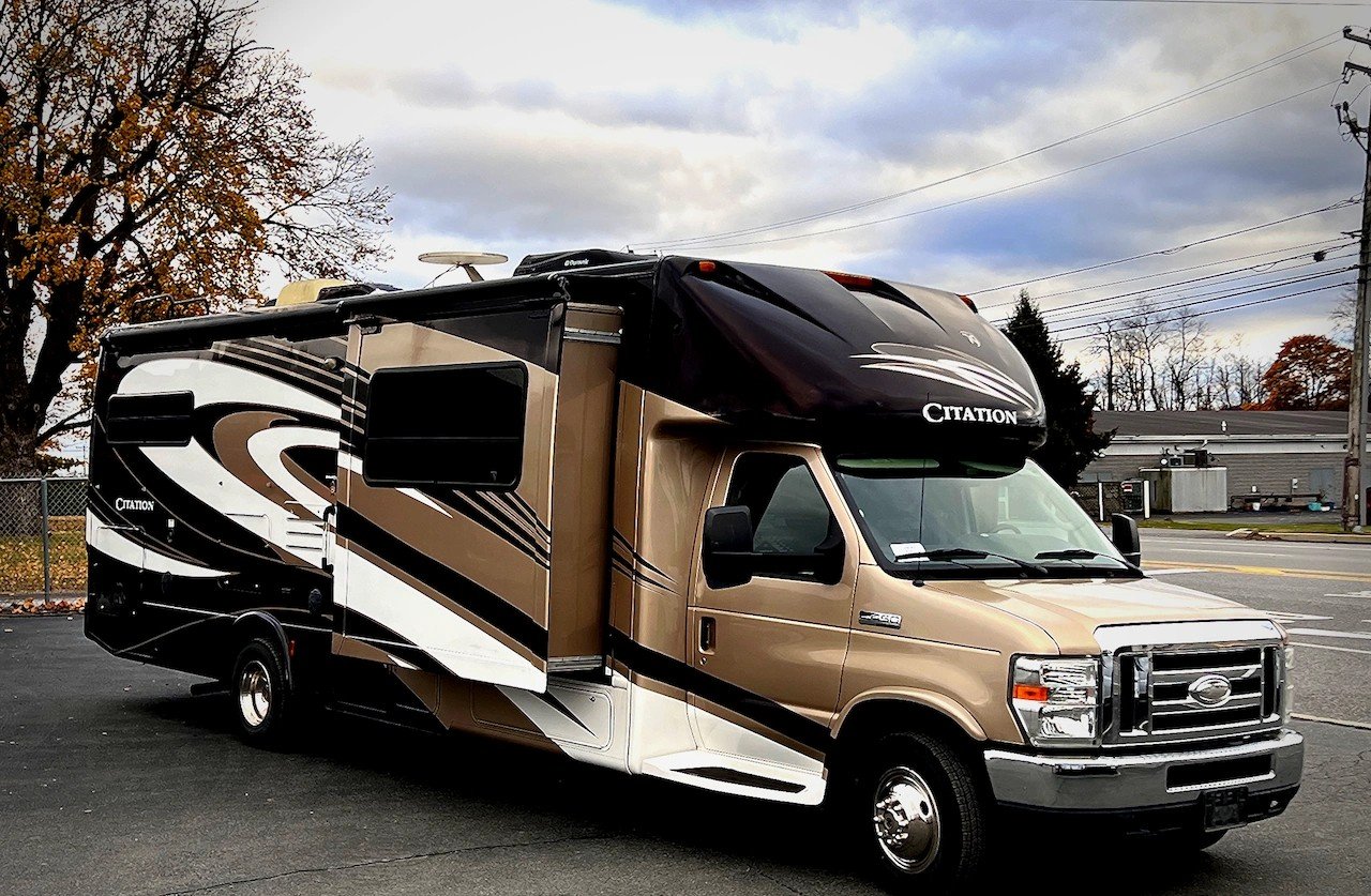 2015 Thor Citation 29TB FULL BODY PAINT! LOW MILES (16k)! Auto levelers ...
