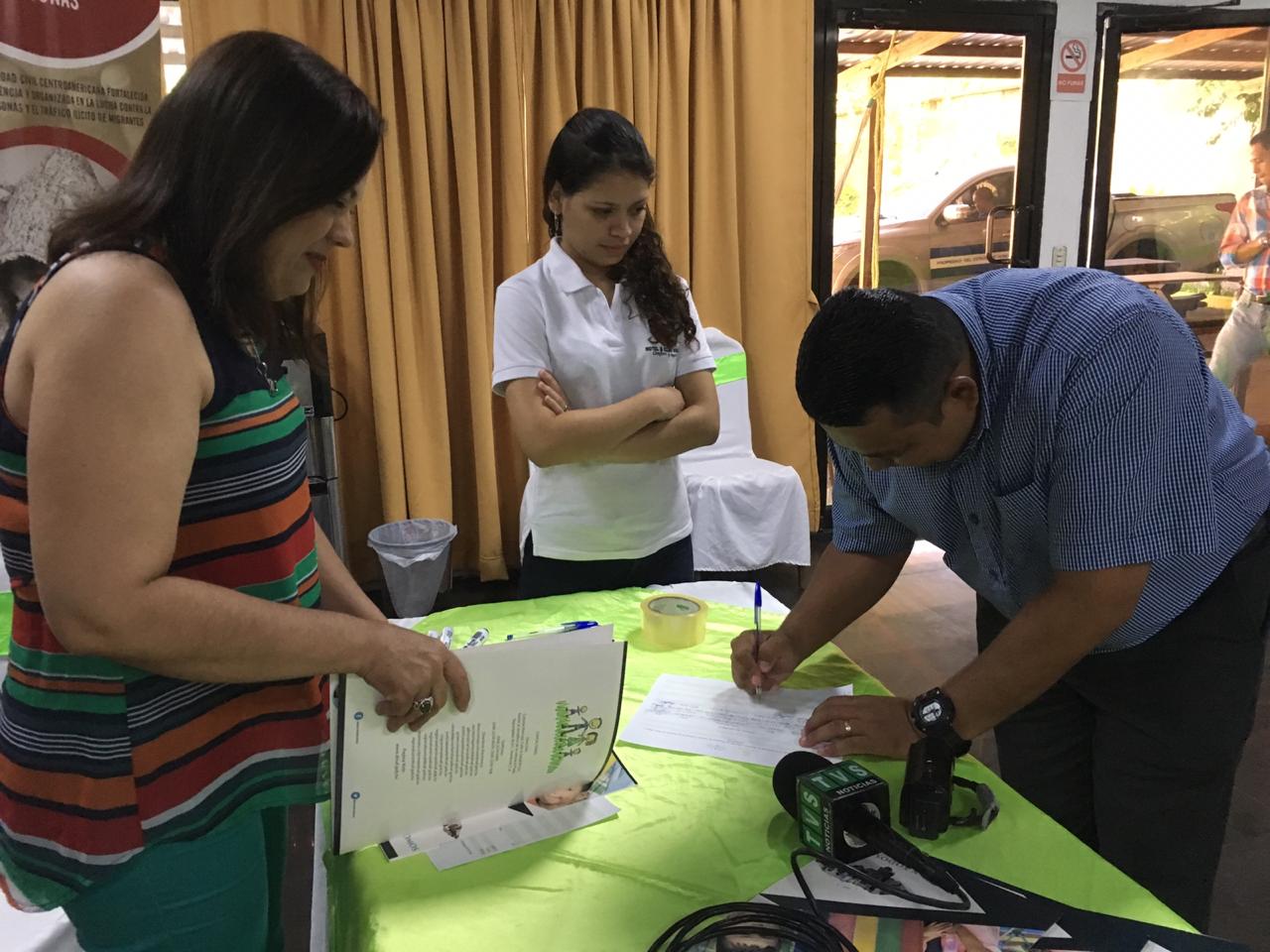 #PorNu... - Secretaría de Niñez, Adolescencia y Familia. SENAF