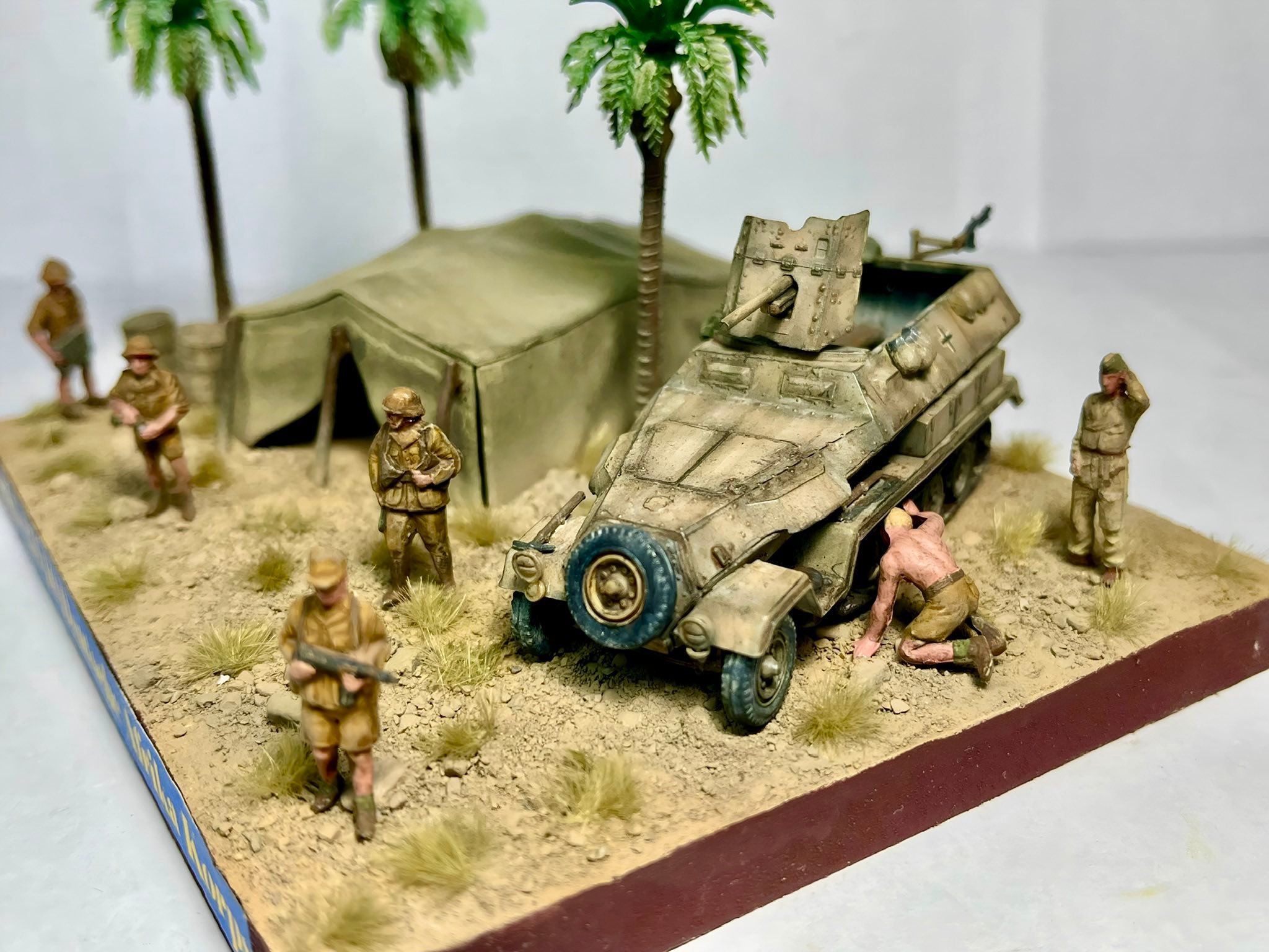 Modèle Réduit Hanomag SDKFZ 251/1 Africa Korps 1/43 IXO - Transformé - Militaire
