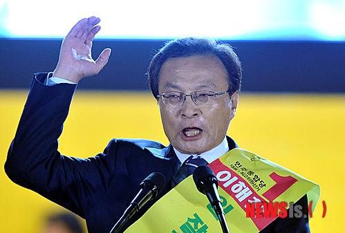 松 - 《돌베게 출판사 사장 이해찬이 30년이라 말했을 때》 이해찬이 민주당 “30년 집권”을 말했을 때, 많은 사람은 그걸 ...