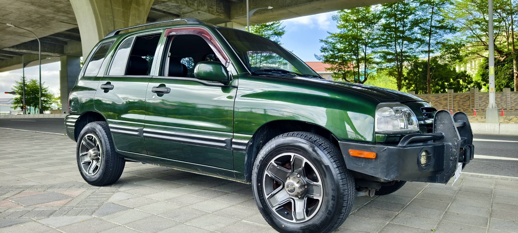 台灣古董車拍賣場 | 售：有三把差速鎖的 美規GRAND VITARA2.0 ( 行照無引擎號碼)稀有原廠軍綠色 全車好料 純露營用代步用 無 ...