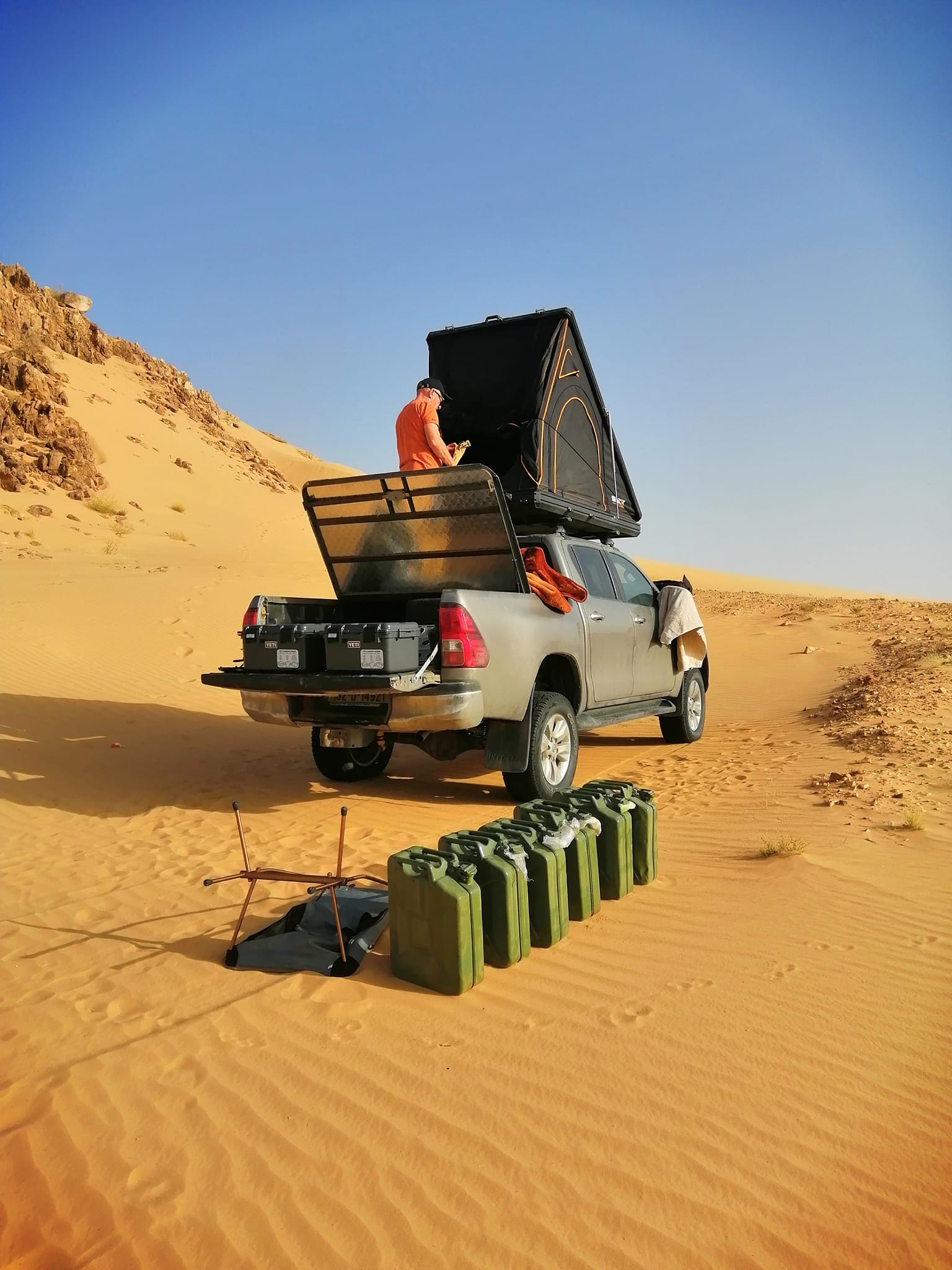 wo kann man günstig zelte kaufen TentHome Aufblasbare Camping Wasserdicht Glampingzelt Familienzelt Stehhöhe Luxuszelt mit Pumpe für 2-6 Personen L: 400 x 300 x 210cm Sport & Freizeit Hand Fellow Premium Leder Campingwaschmaschine Helmet Included or Cover Only?:Cover Only