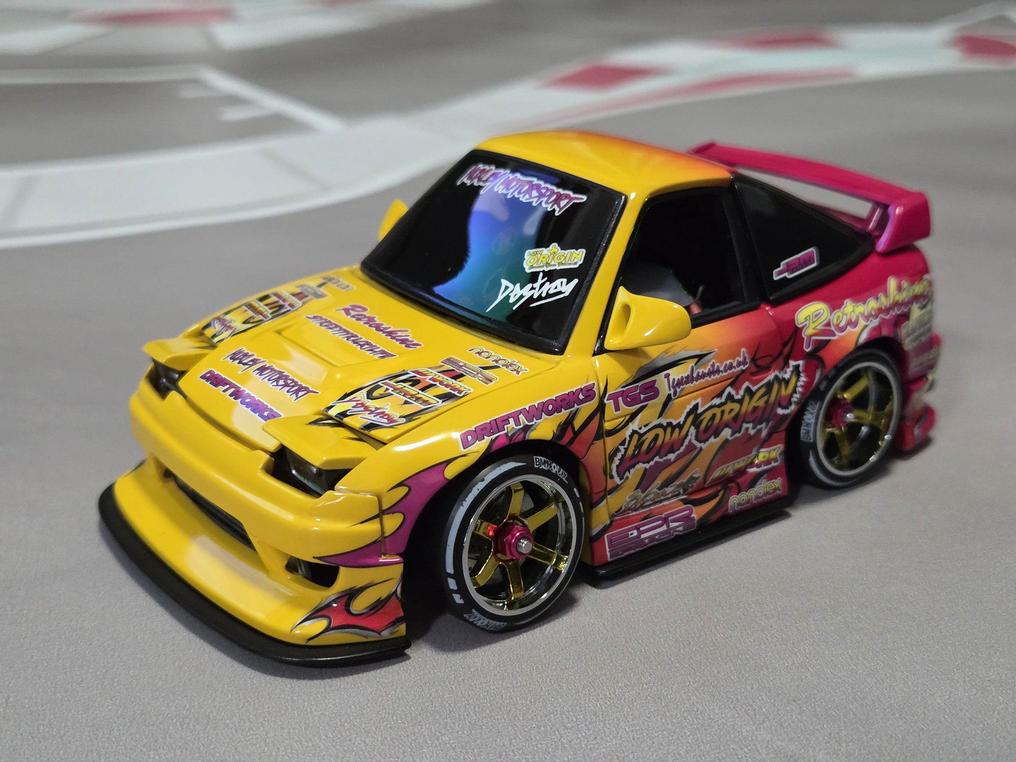 Chibi cars add driving style.👌🚗 (DSK-555 F-4G gyro + receiver)