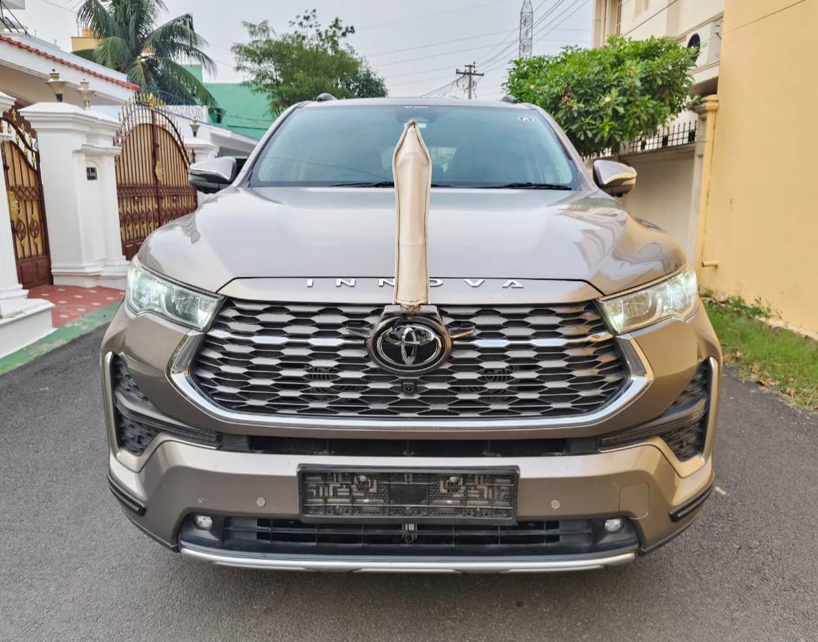 Toyota Innova Hycross(with loan) for sale or exchange. Model: 2025