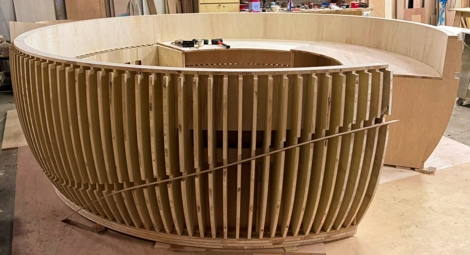 台灣木作CNC切割、浮雕、曲面應用加工 | **🎭 ****#新毅家具訂製廠**** 工廠位於北台灣的新北市樹林區和土城區，公司成立於2002 ...