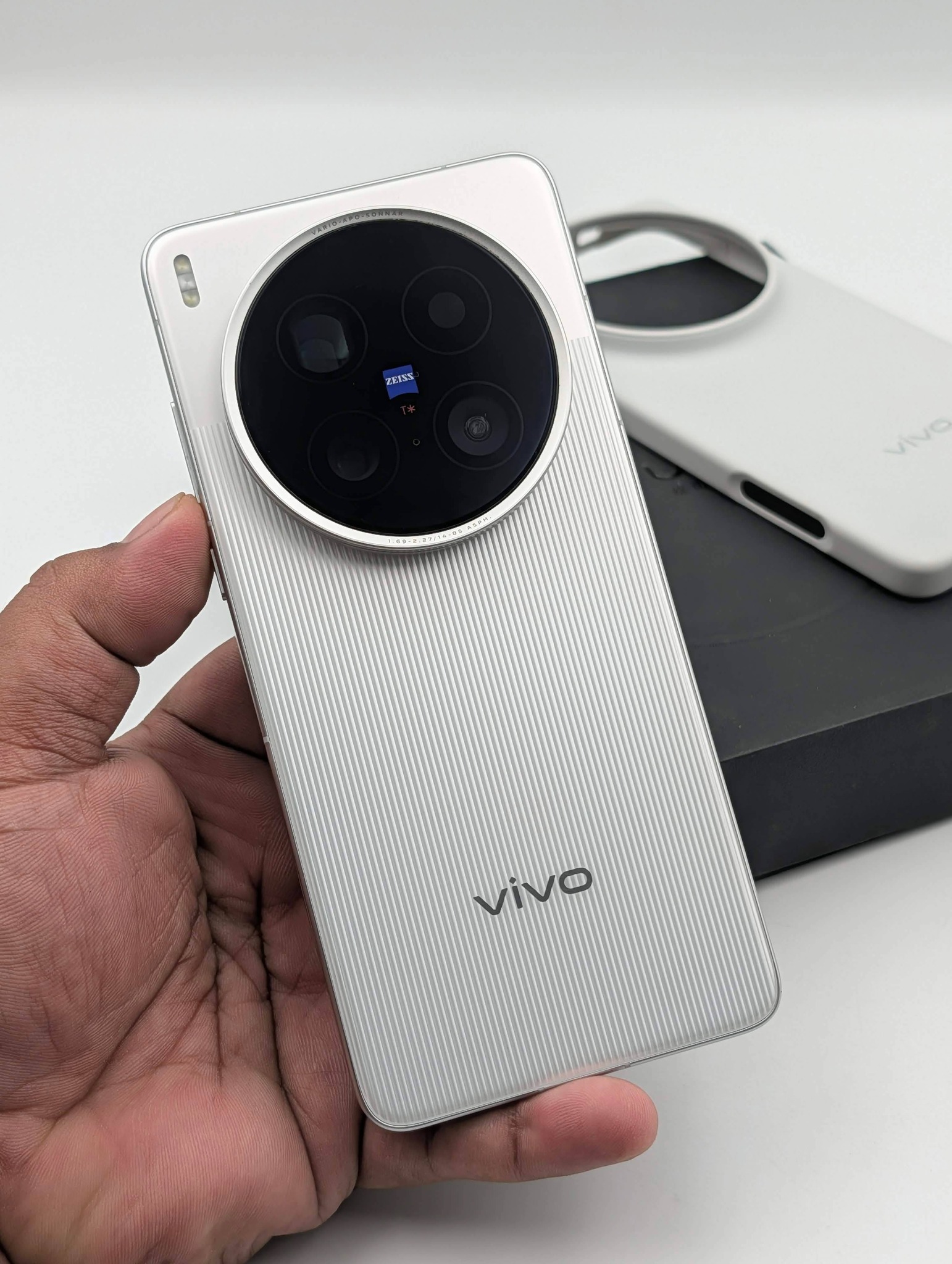 Vivo X200 Ultra RAM 16 - 512 Gb 99% New Condition All acc & Box 
