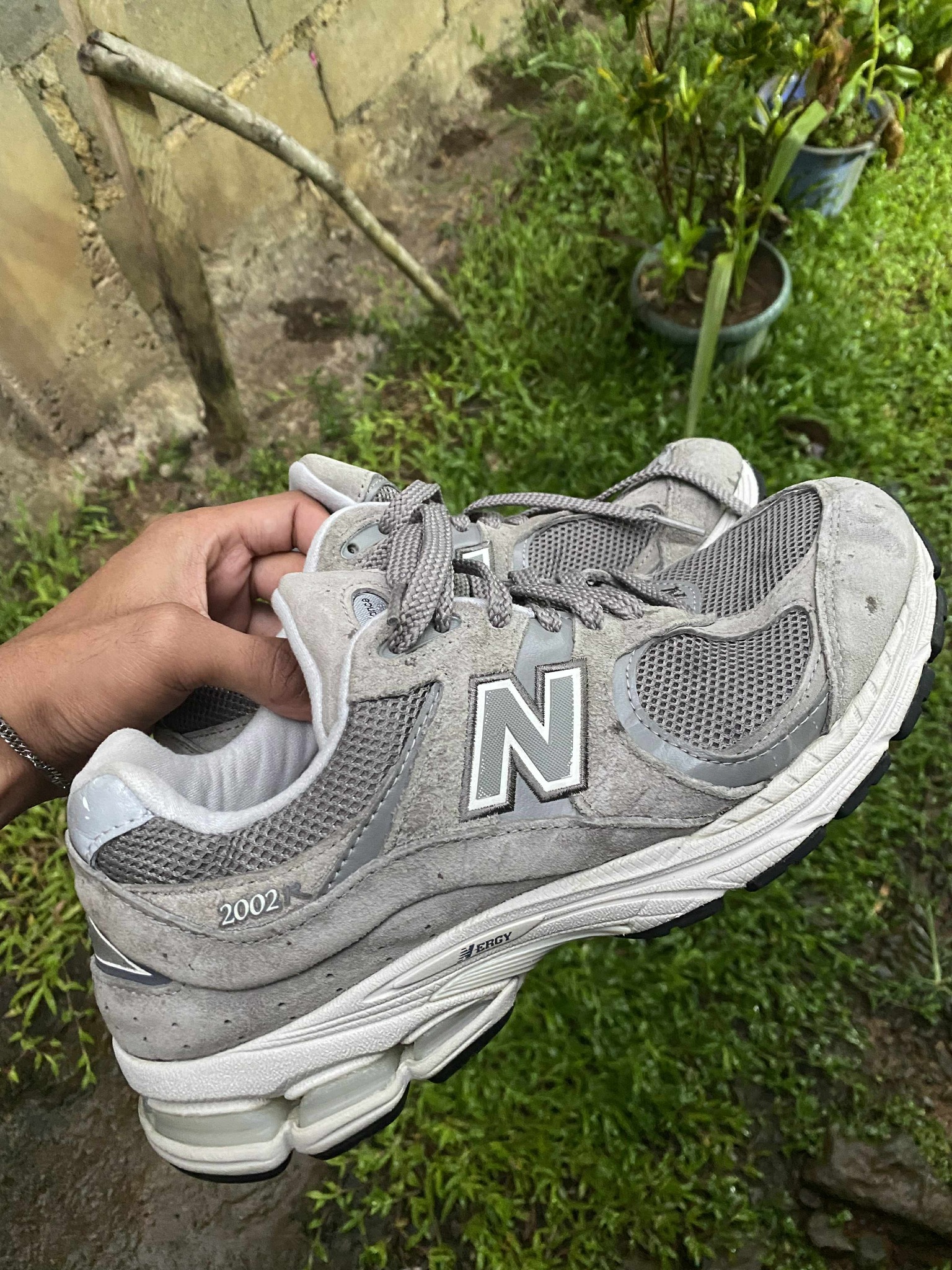 NEW BALANCE 2002r Size 9 US Excellent condition No issue Just DM me ?