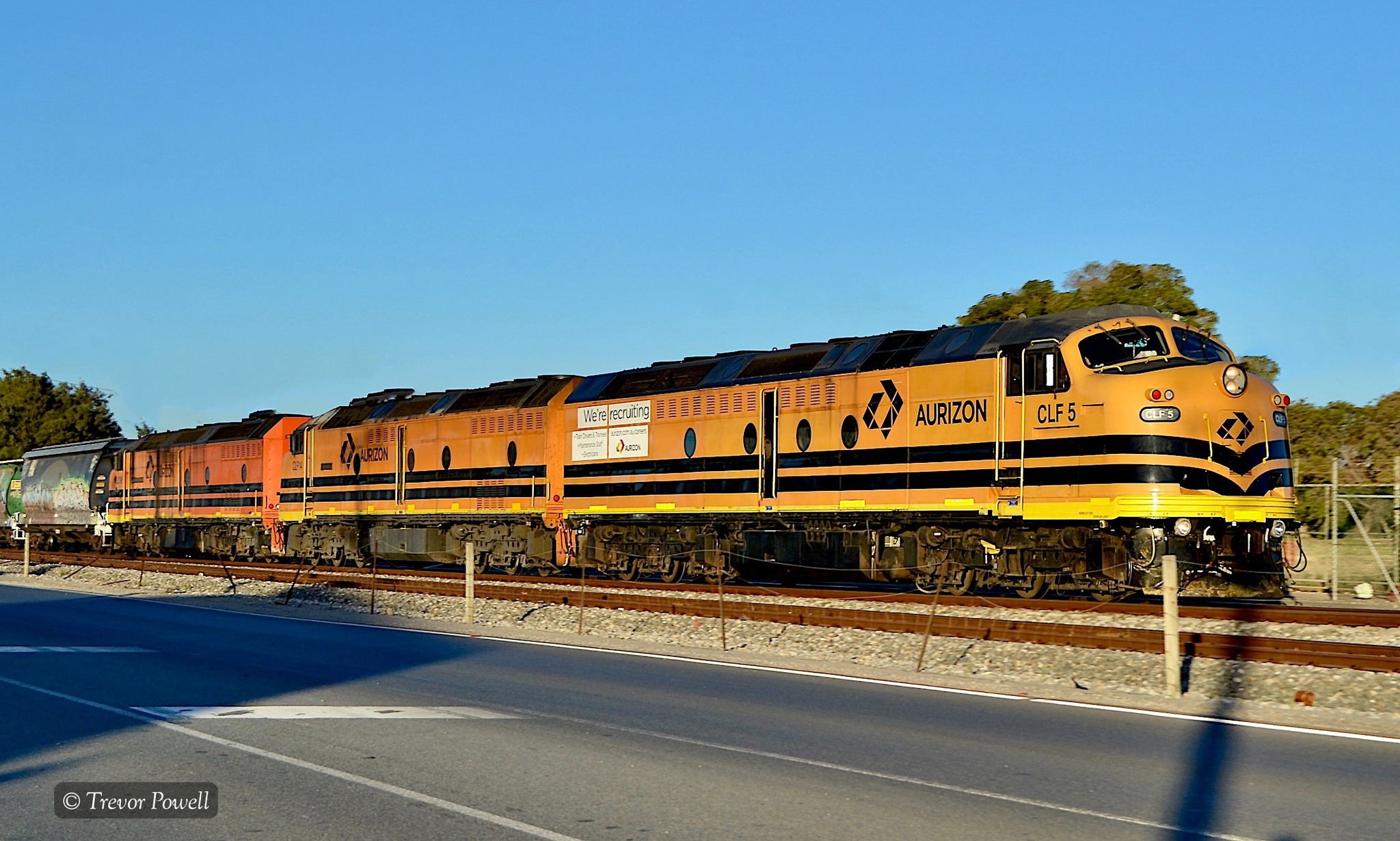 World-wide trains | GWA 008+GWB 101 hauling 8102 Aurizon loaded copper ...