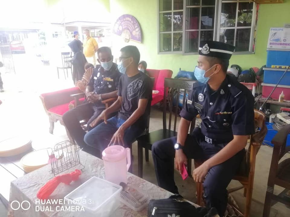 Balai Polis Ayer Hitam Jempol Facebook