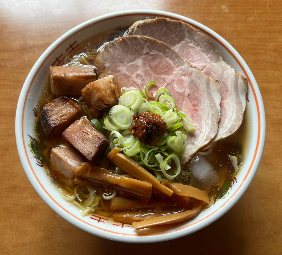 能代市二ツ井町 カミカゼ 小ラーメン 650円 背脂増し、ニンニクTPは