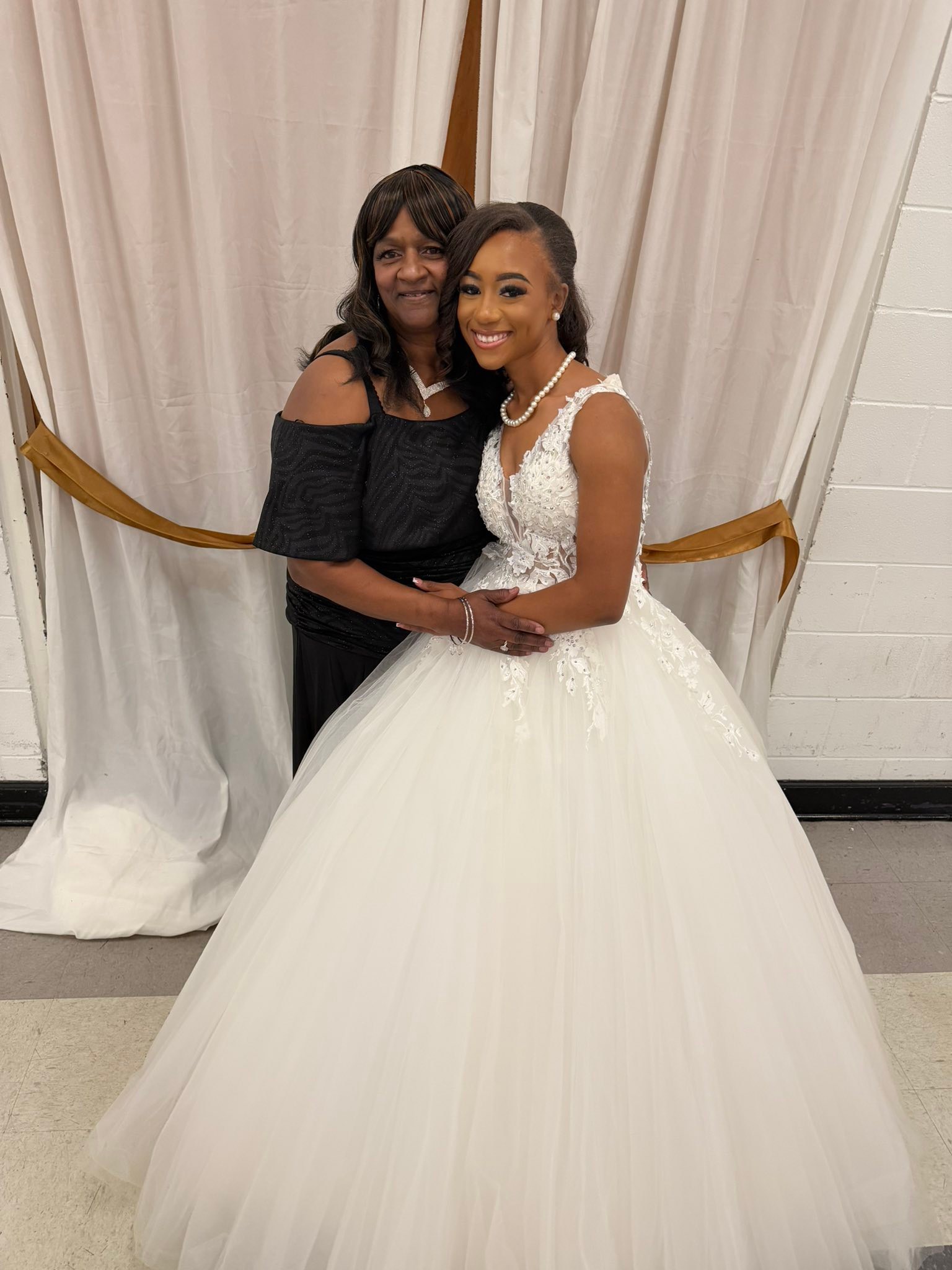 When I say these 2 gonna show up... - Sister SanDrell Denise | Facebook