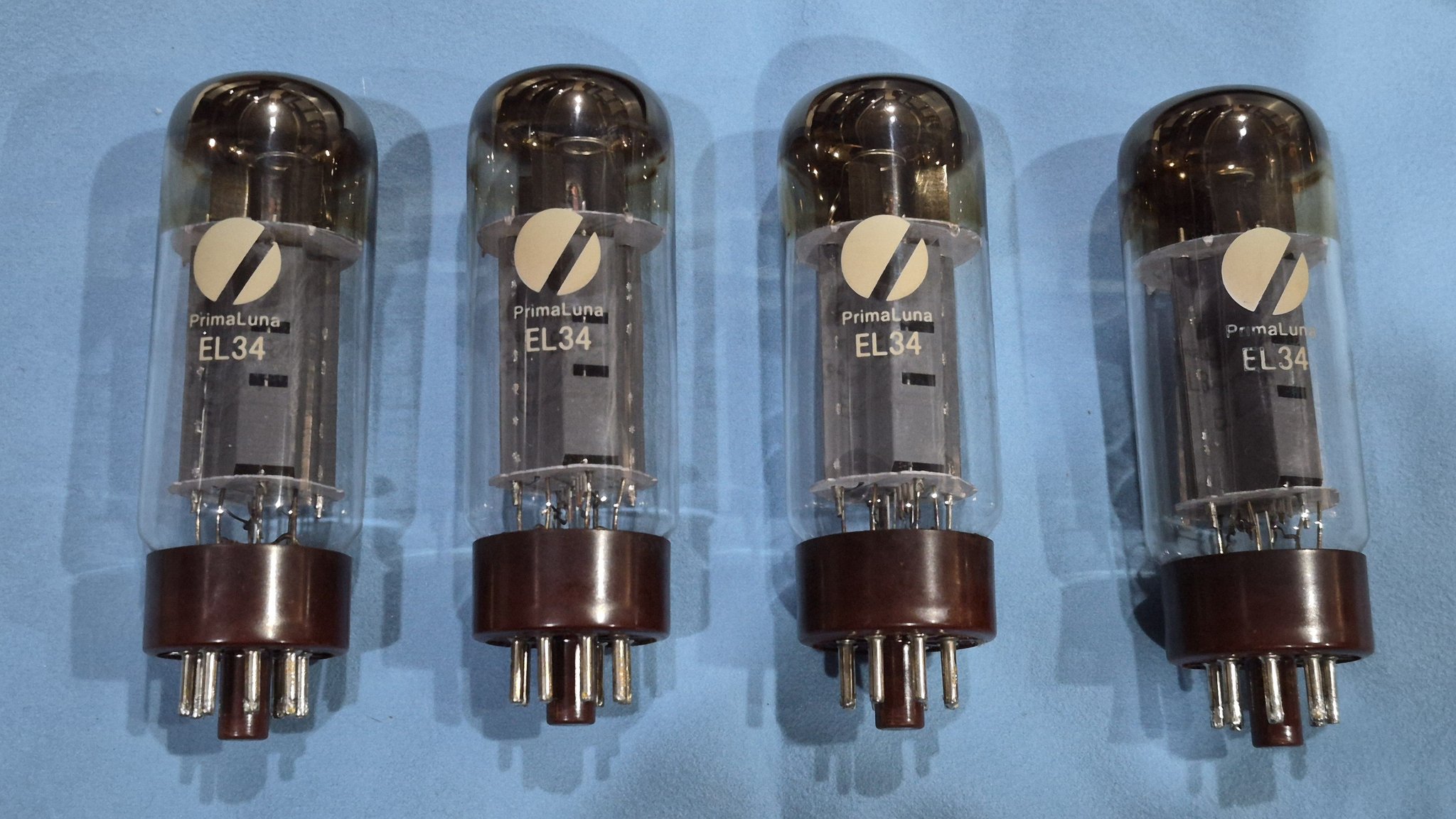 Who makes PrimaLuna EL34 vacuum tubes?