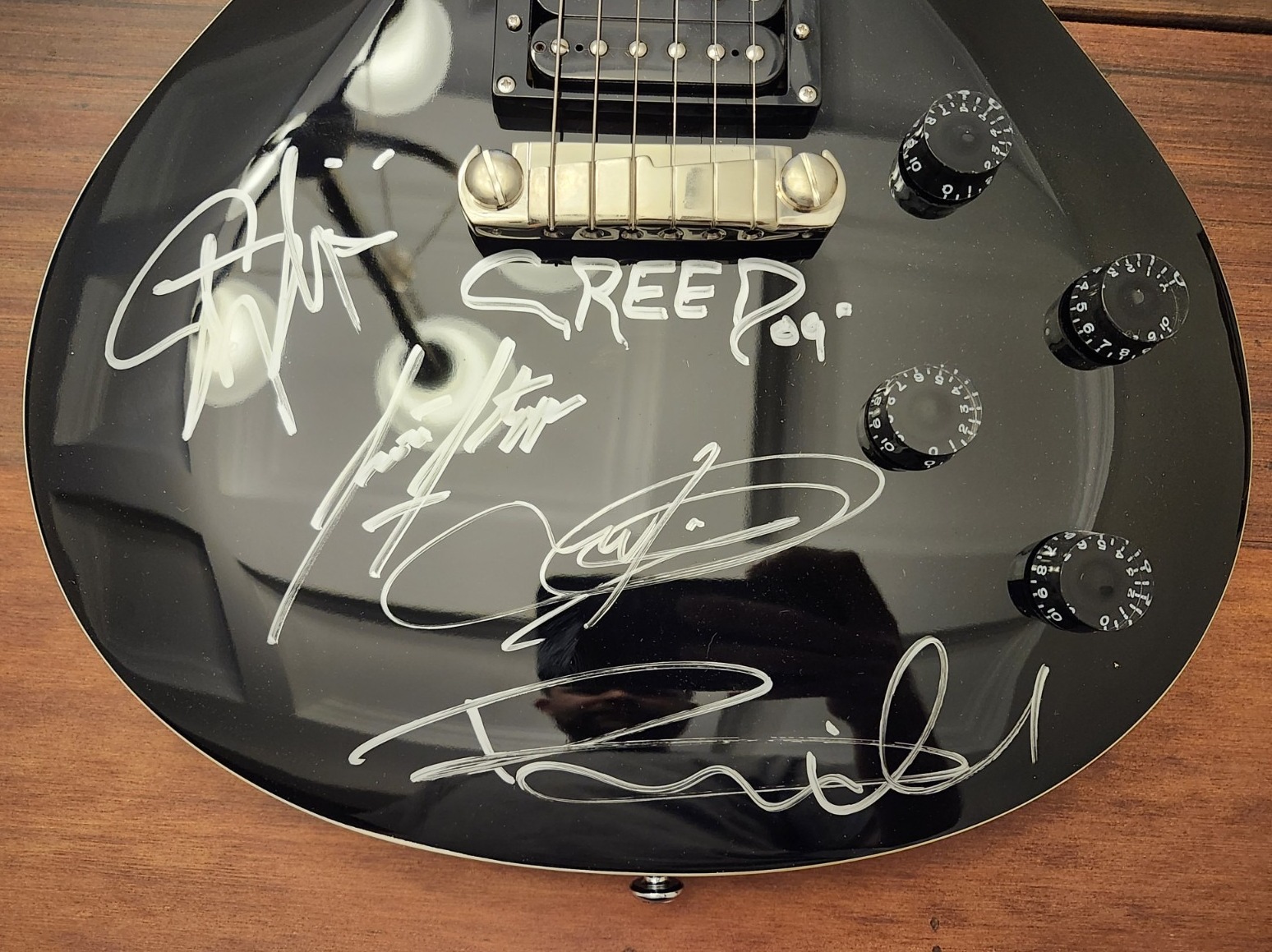 Is the prs mark tremonti signature se guitar authentic?