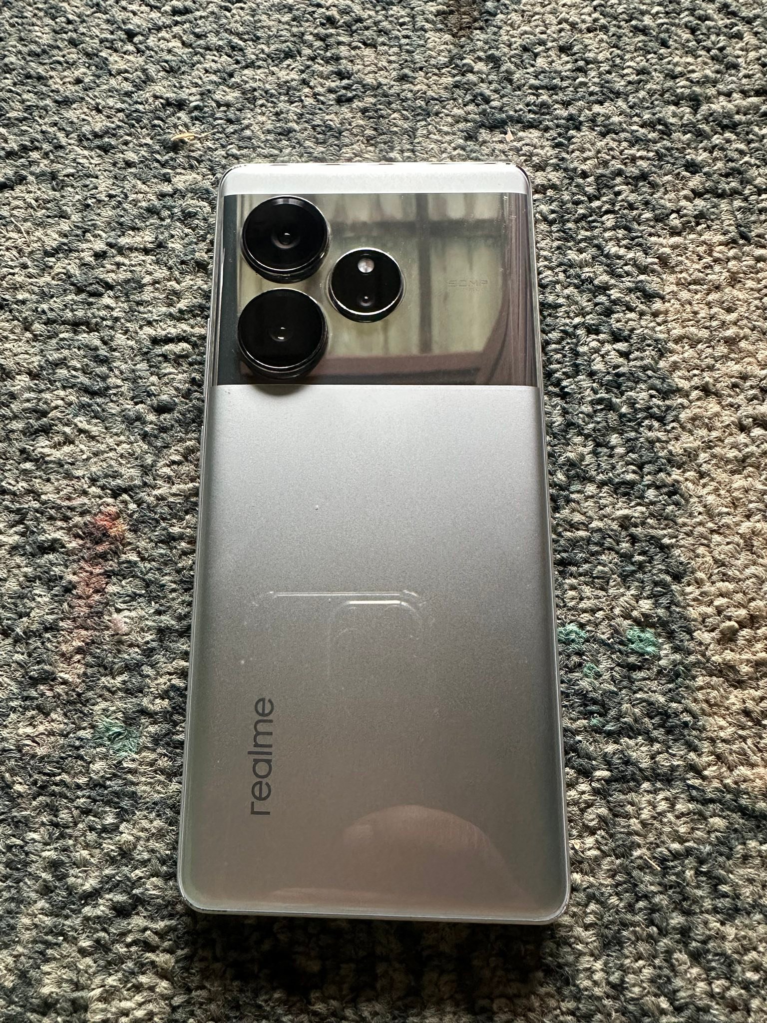 Realme gt6. 12/256 snapdragon 8s gen3 pubg120fps no box no bill 