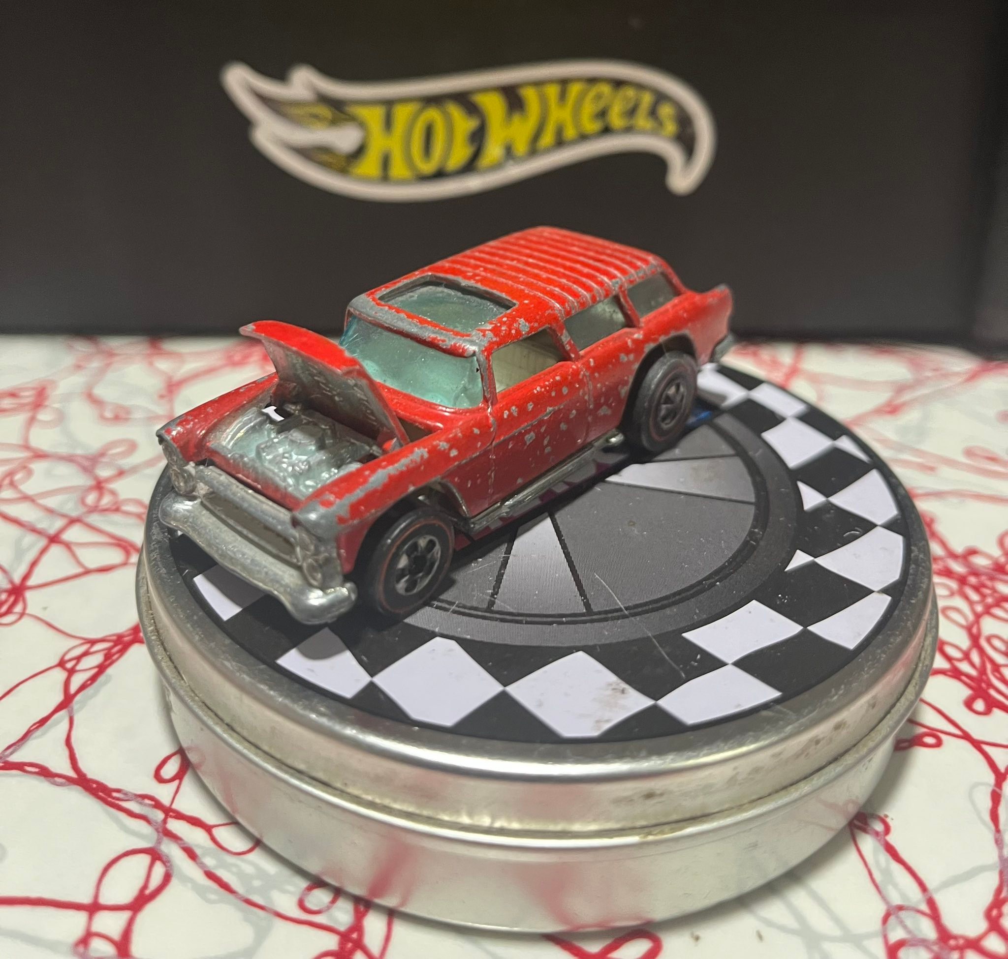 Why do some Alive 55's have red line wheels?
