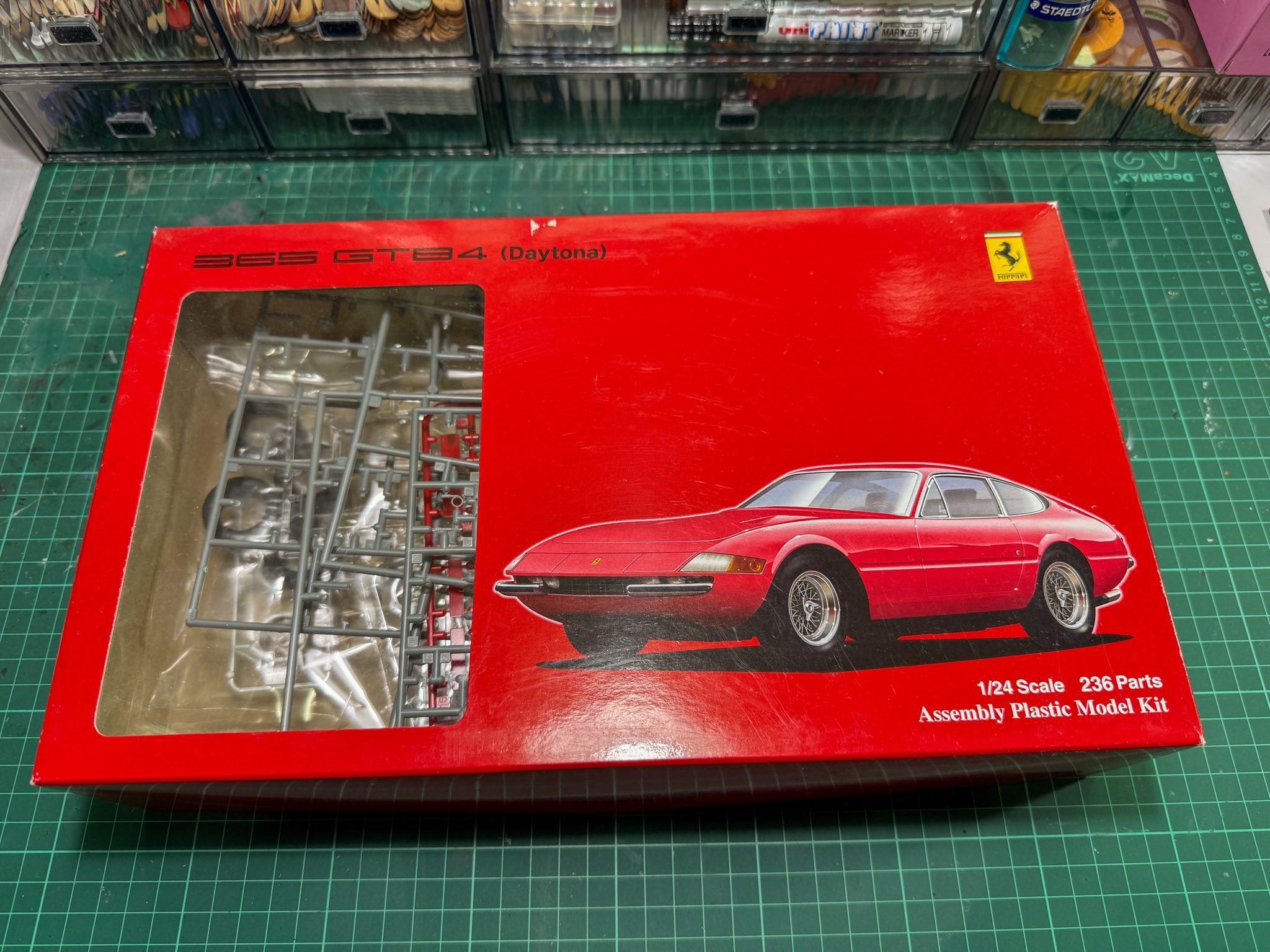 Building Fujimi Ferrari 365 GTB4 Daytona model