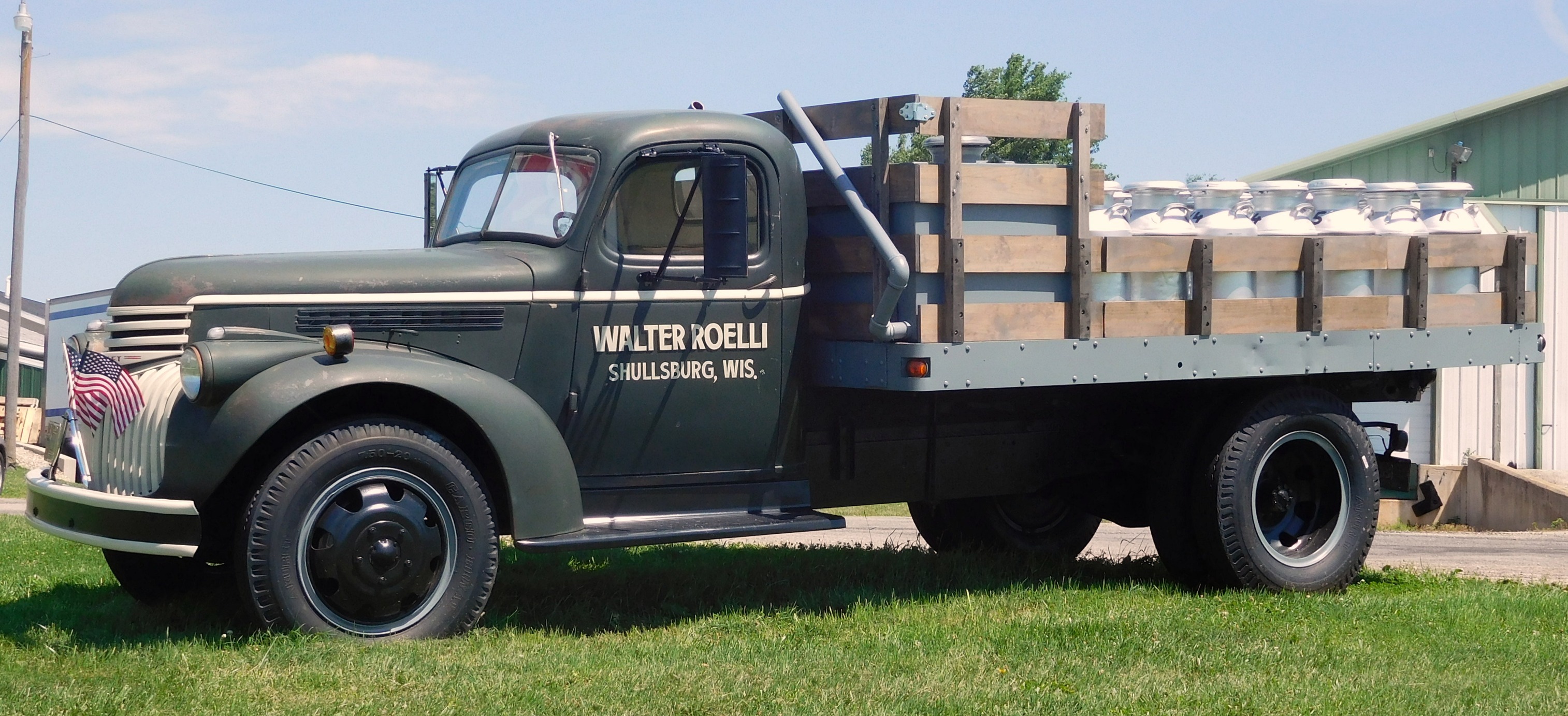 You remember Reiter Milk Trucks everywhere? Here's one downtown