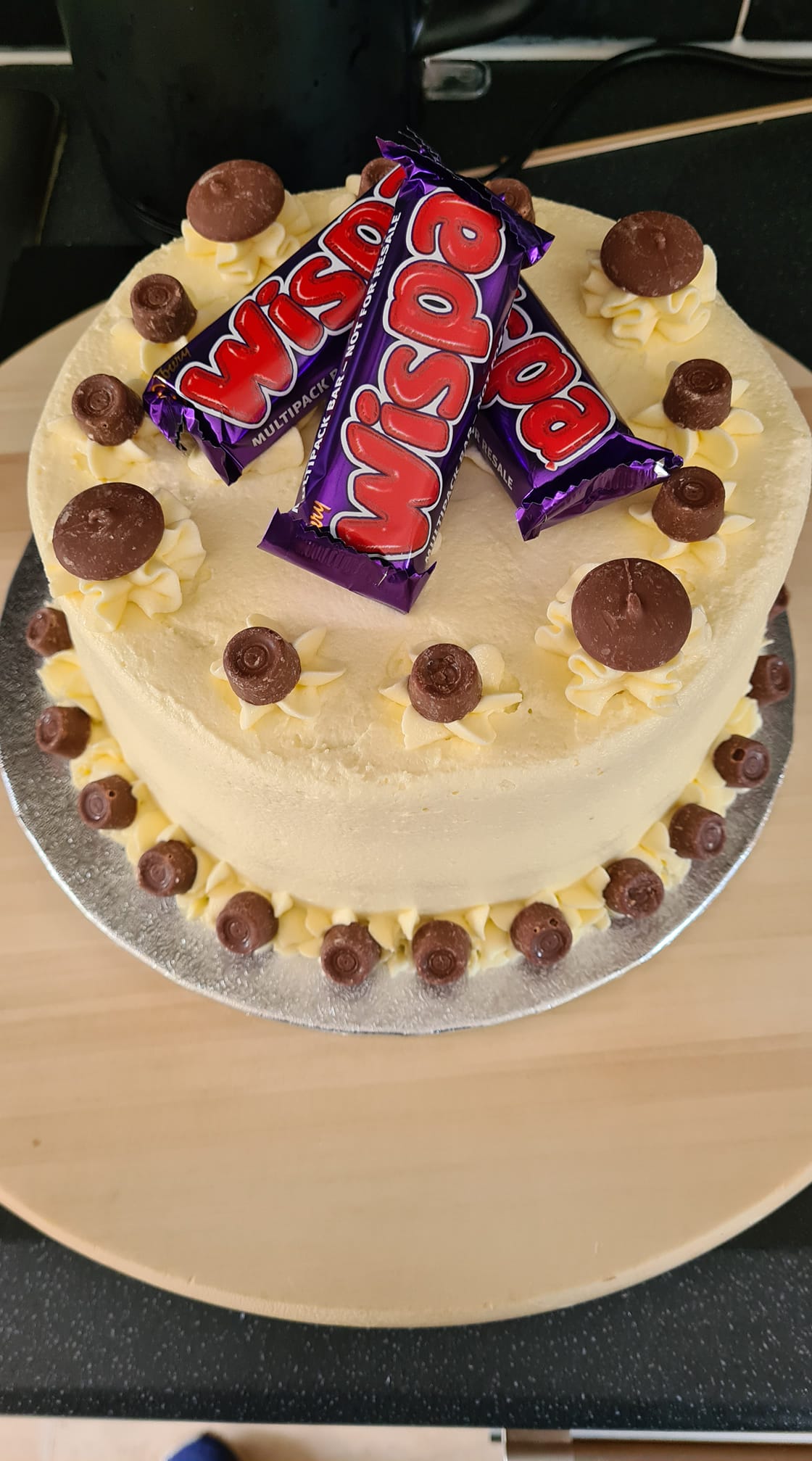 RAFFLE CAKE £1 a number numbers... - Leon' Cafe and Cakes | Facebook