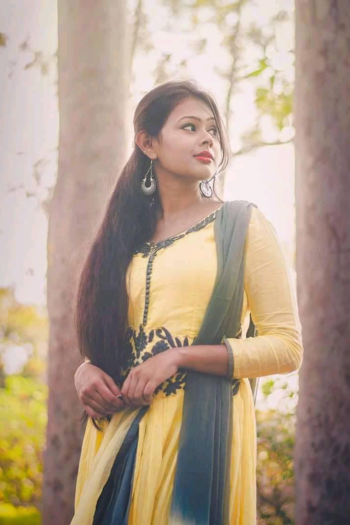 Priya Raghav से दोस्ती करने के लिए अपने 50 दोस्तों को इस ग्रुप में ...