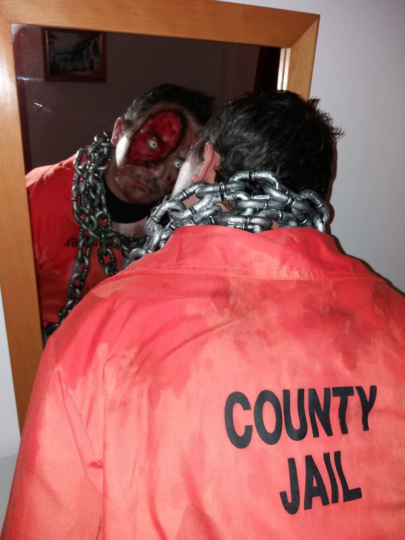 El reflejo de la... - The Dangerous Zombies Inmates