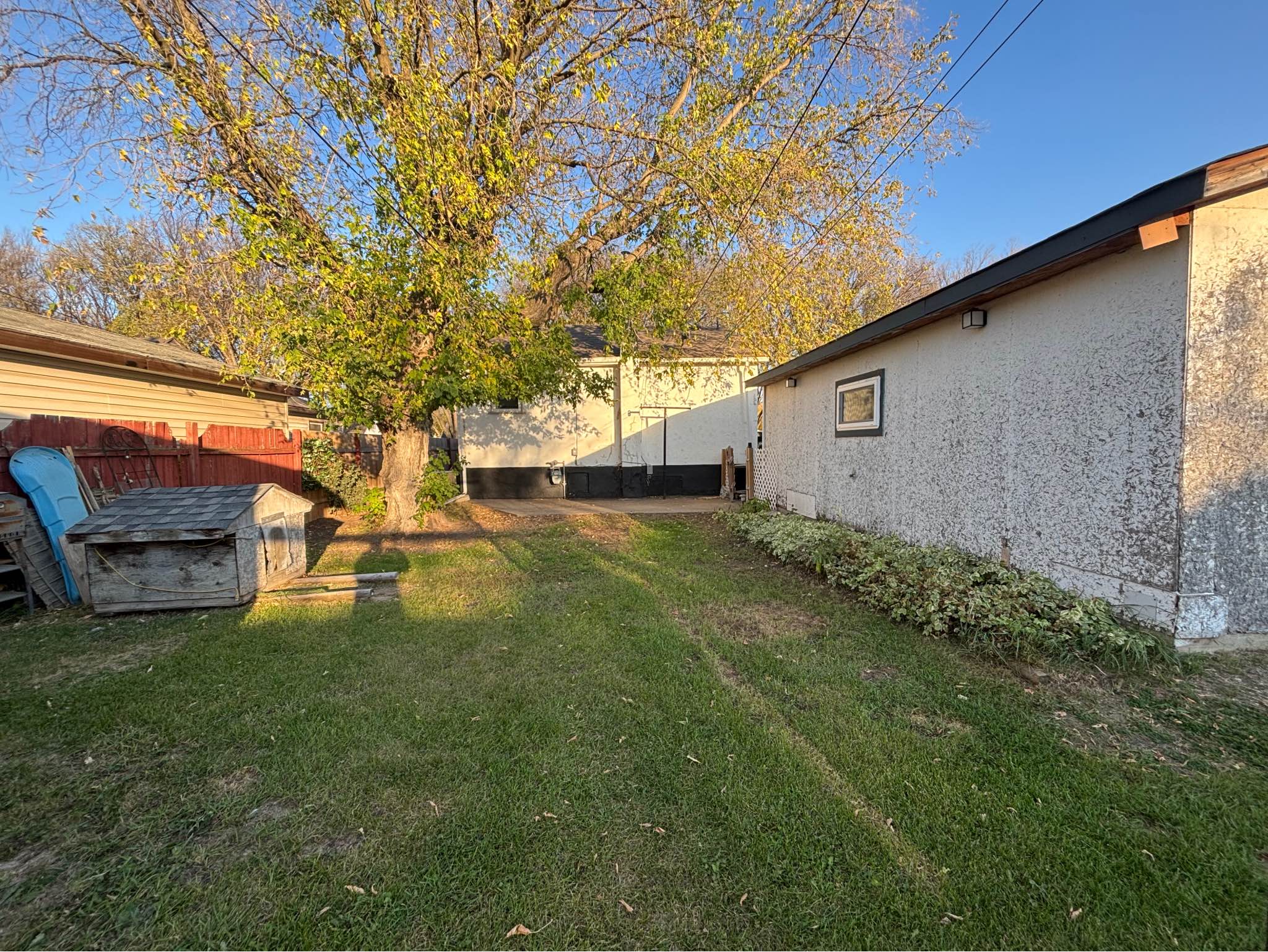 3 Beds 2 Baths - House