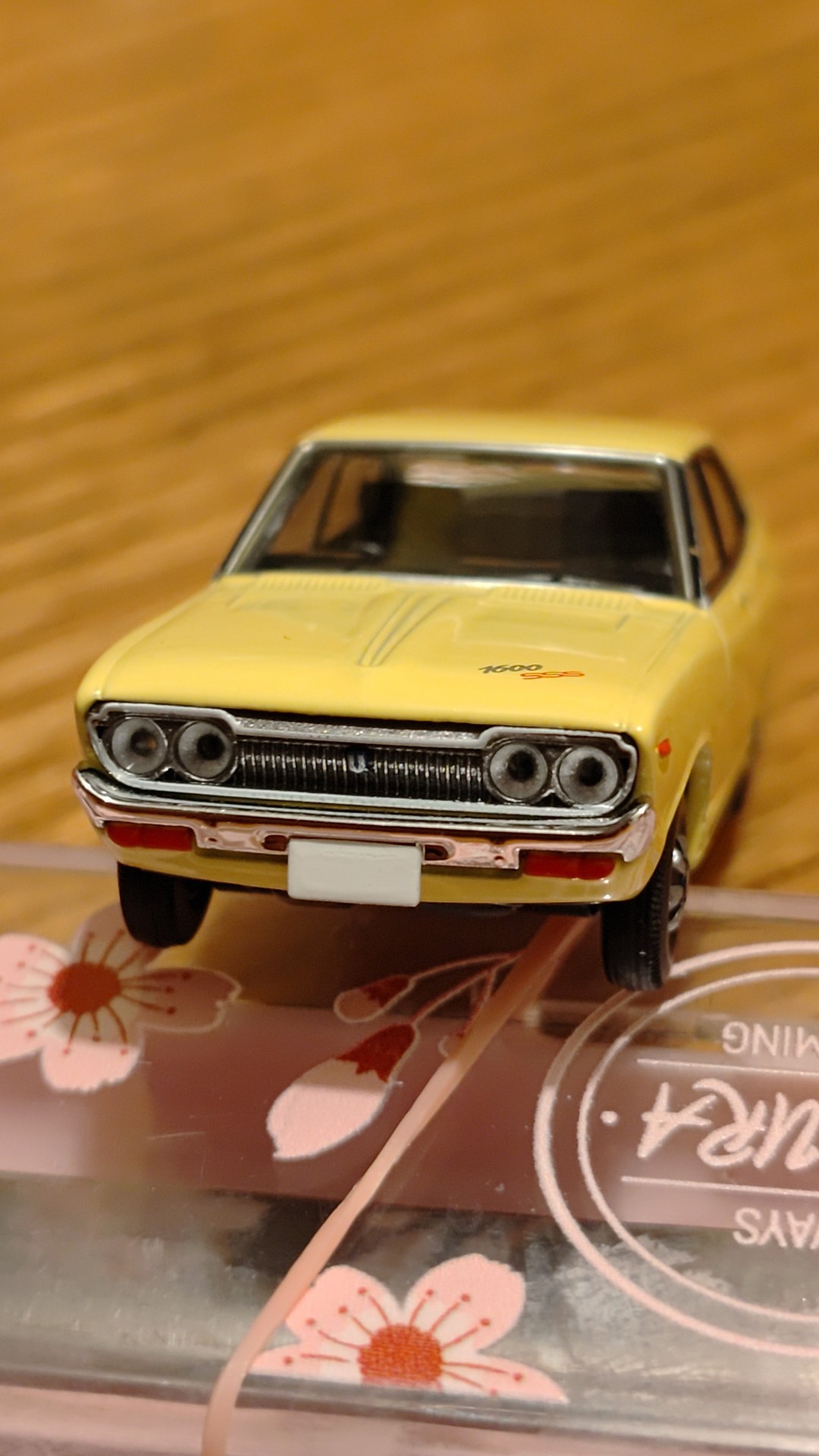 Otro nuevo en Japon. Mazda Familia Astina (1989) 1/24 entrega 94