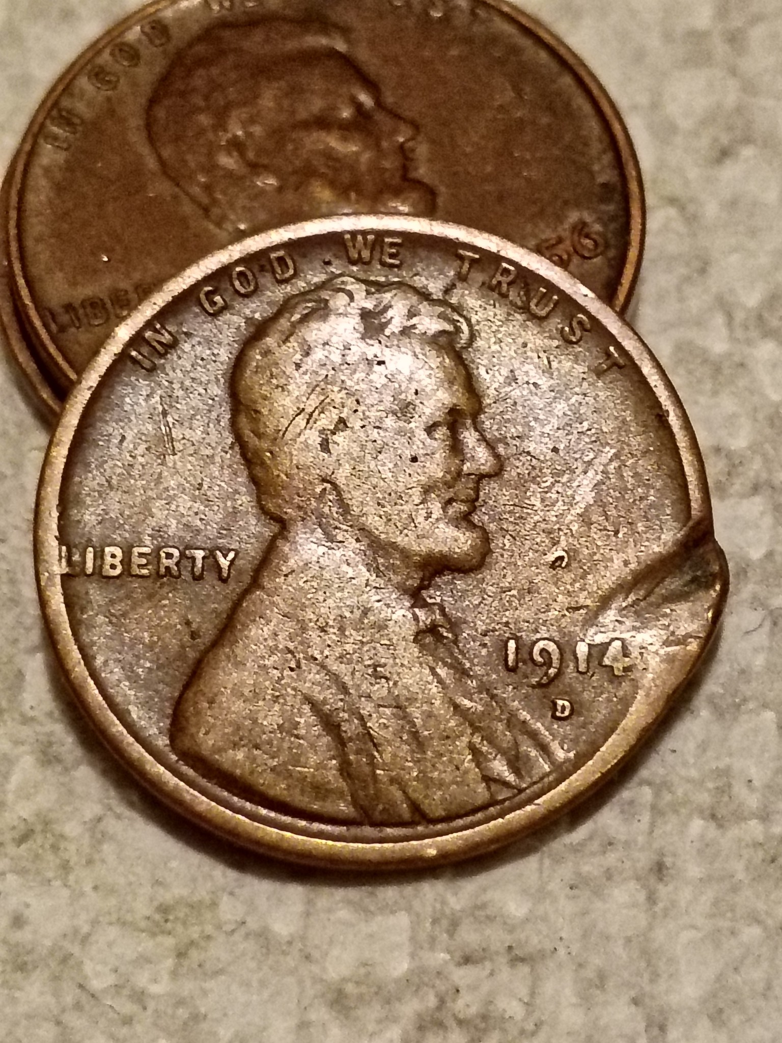 What is the mark on 1914 currency?