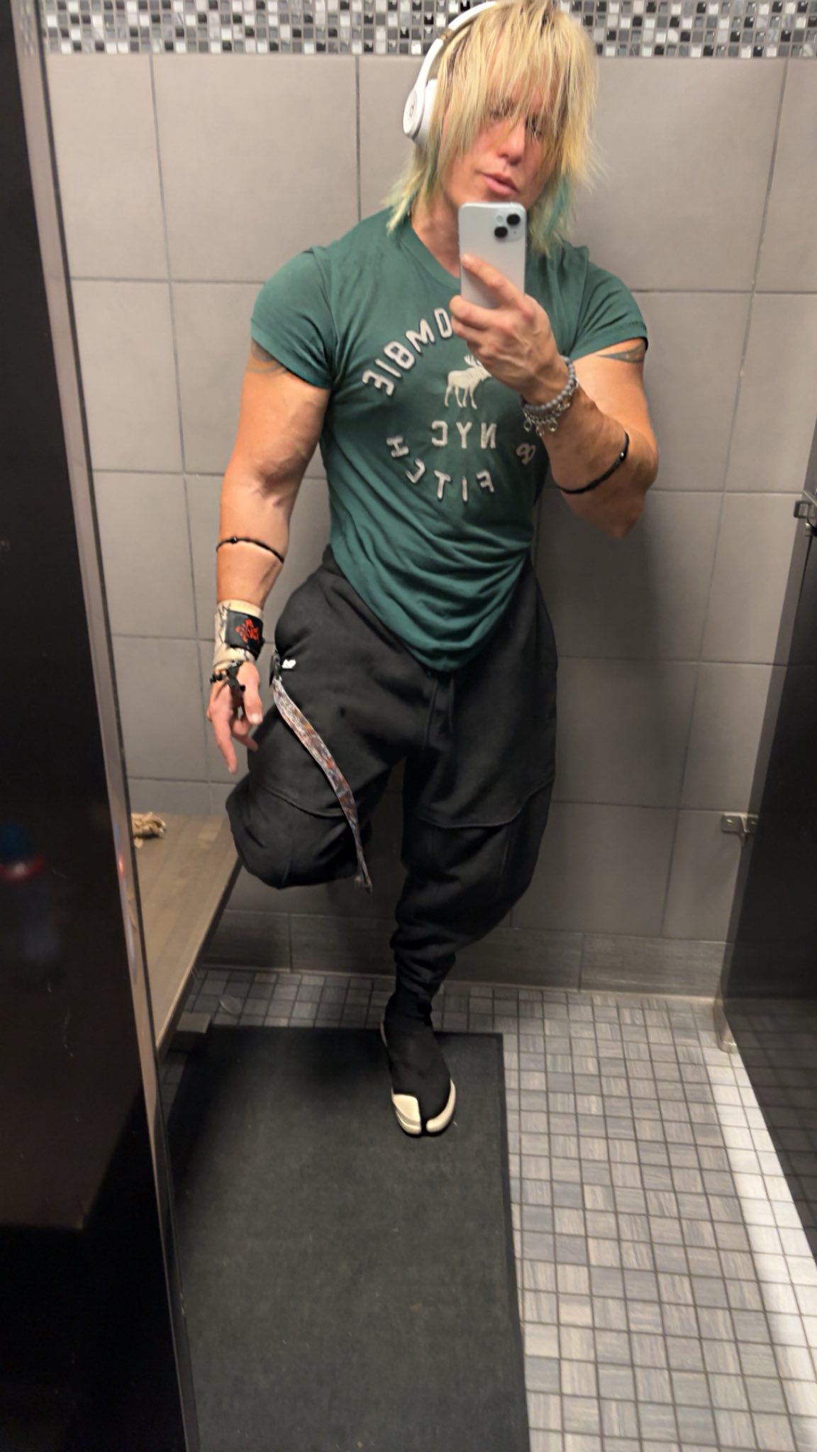 ☆Ryan☆ Introduction The name is Ryan I'm 34! people call me Ryan the lion